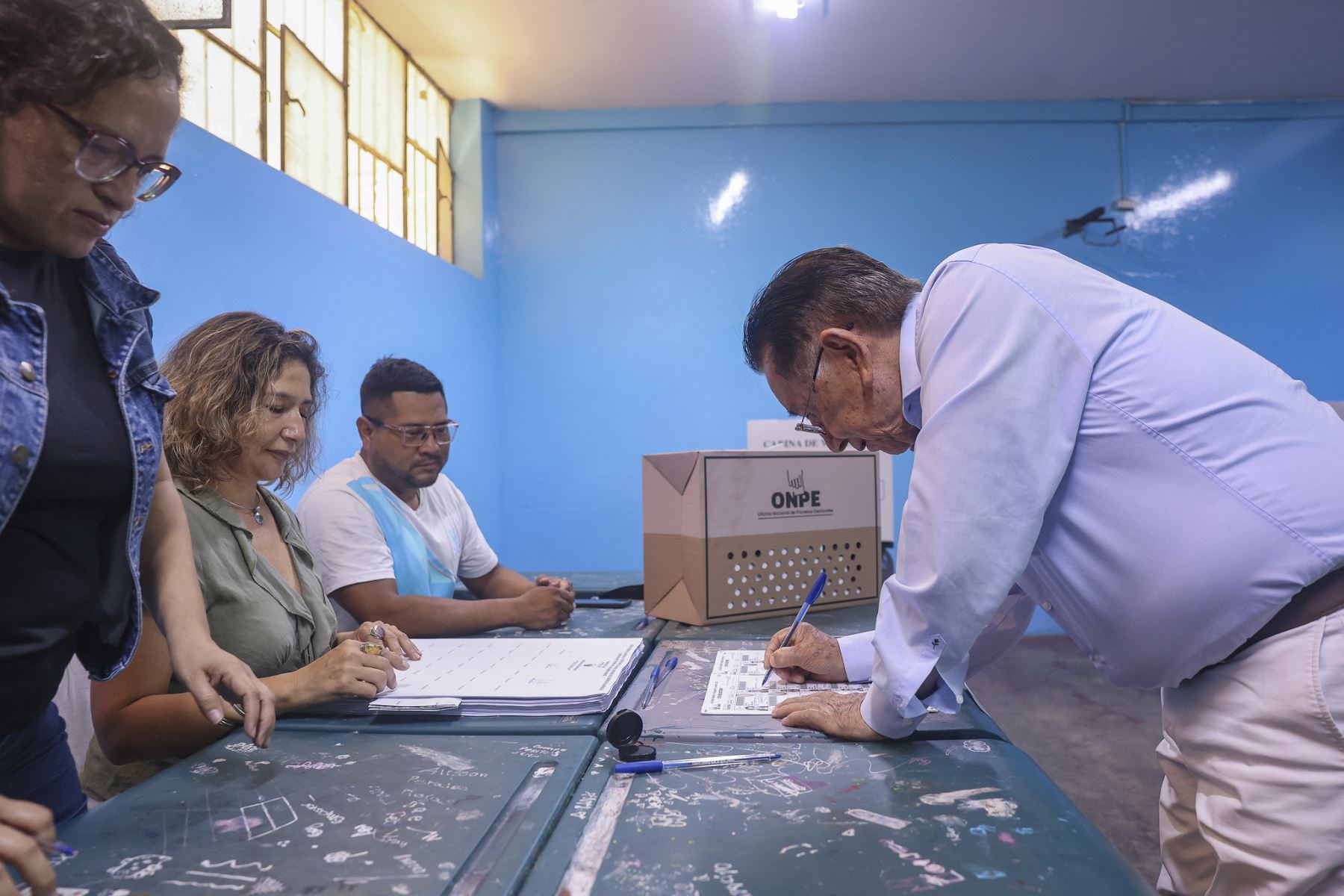 El presidente de la República del Perú, José María Balcázar, llegó hasta el Politécnico Pedro Labarthe en Chiclayo para ejercer su derecho al voto en estas Elecciones Generales 2026. Foto: ANDINA/Prensa Presidencia