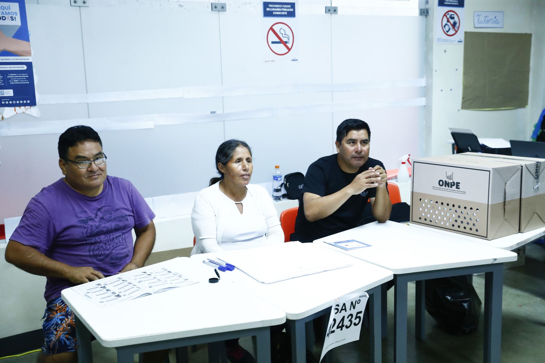Candidato Ricardo Belmont del partido Obras, no asiste a votar al IEP Innova Schools- Chorrillos Villa. Foto: ANDINA/Daniel Bracamonte