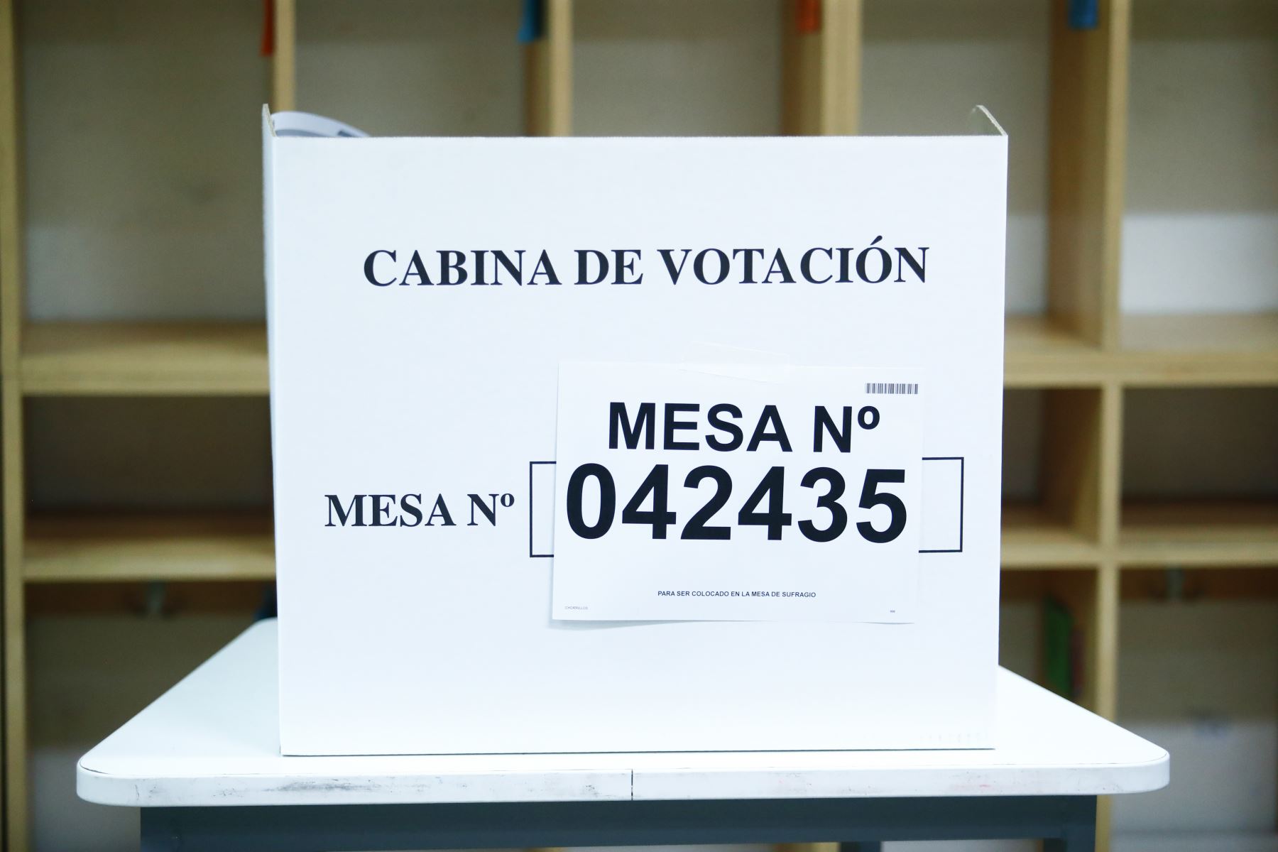Candidato Ricardo Belmont del partido Obras, no asiste a votar al IEP Innova Schools- Chorrillos Villa. Foto: ANDINA/Daniel Bracamonte