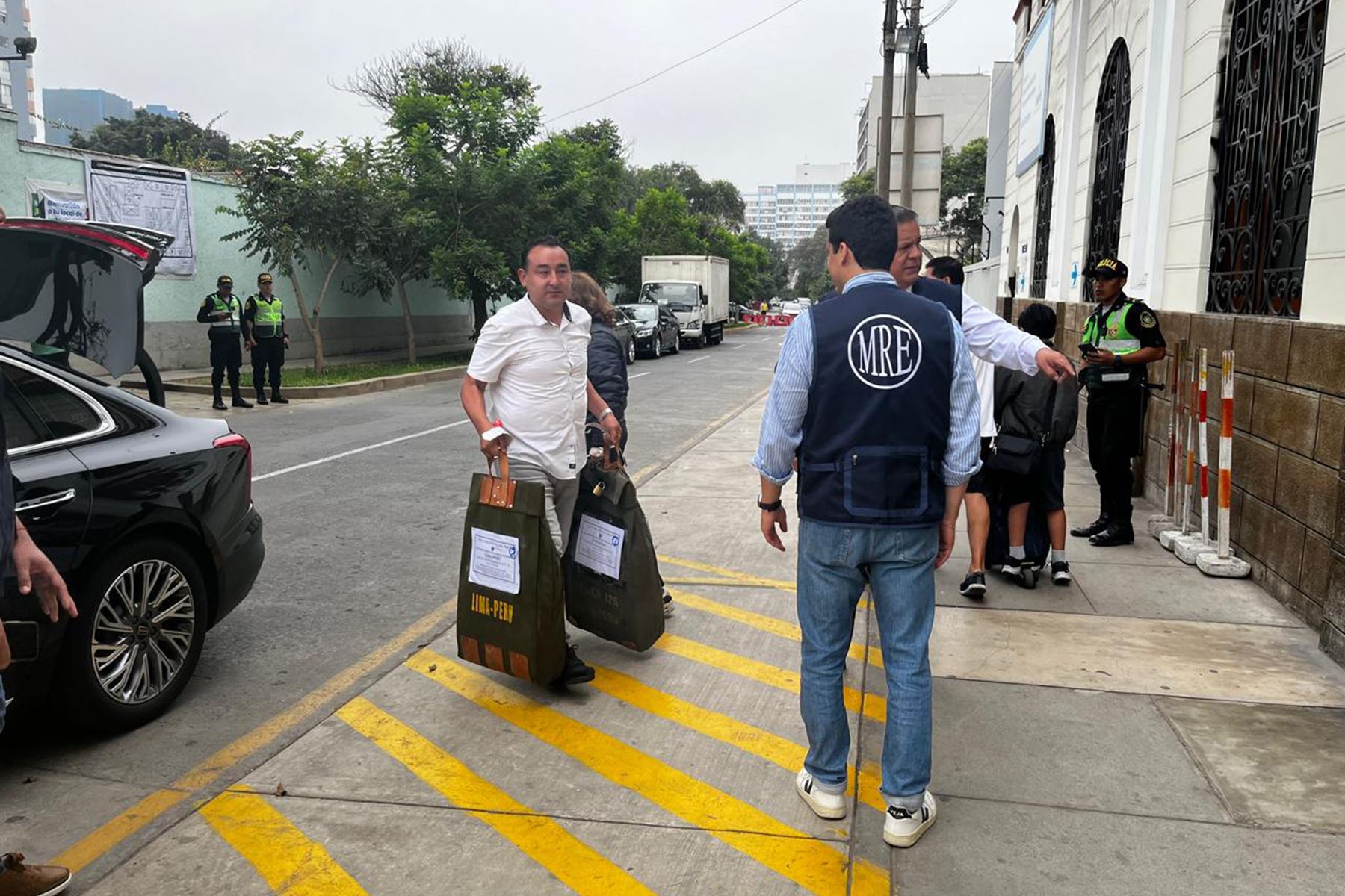 2026 Elections: First ballots and electoral records arrive in Peru from abroad