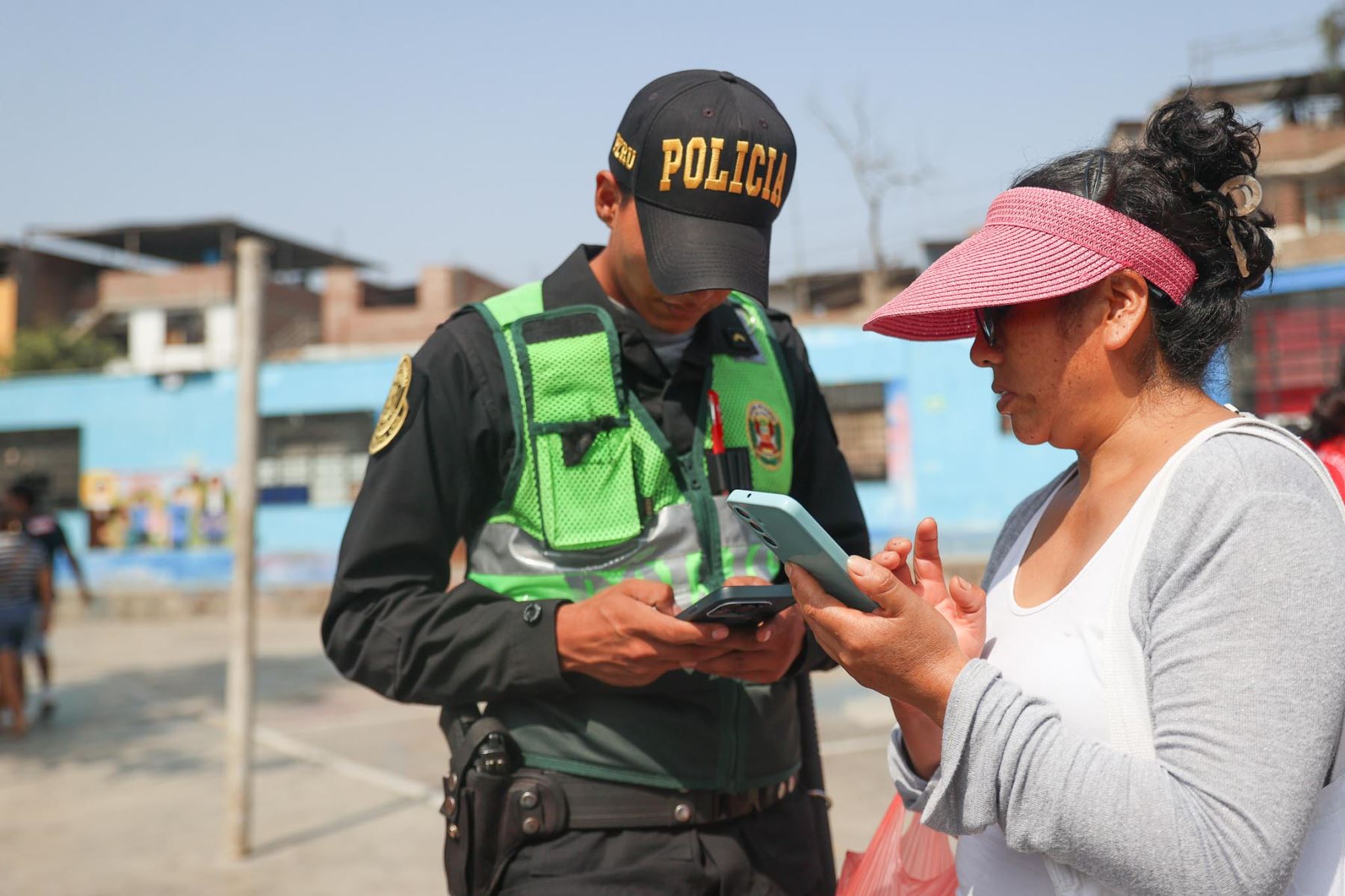 I.E San Luis Gonzaga de San Juan de Miraflores. La Oficina Nacional de Procesos Electorales (ONPE) desarrolla hoy, lunes 13 de abril, los comicios para elegir al presidente de la República, dos vicepresidentes, senadores y diputados del Congreso bicameral, así como a los representantes peruanos ante el Parlamento Andino, en 13 locales de votación en Lima.  Foto: ANDINA/ Jhonel Rodríguez