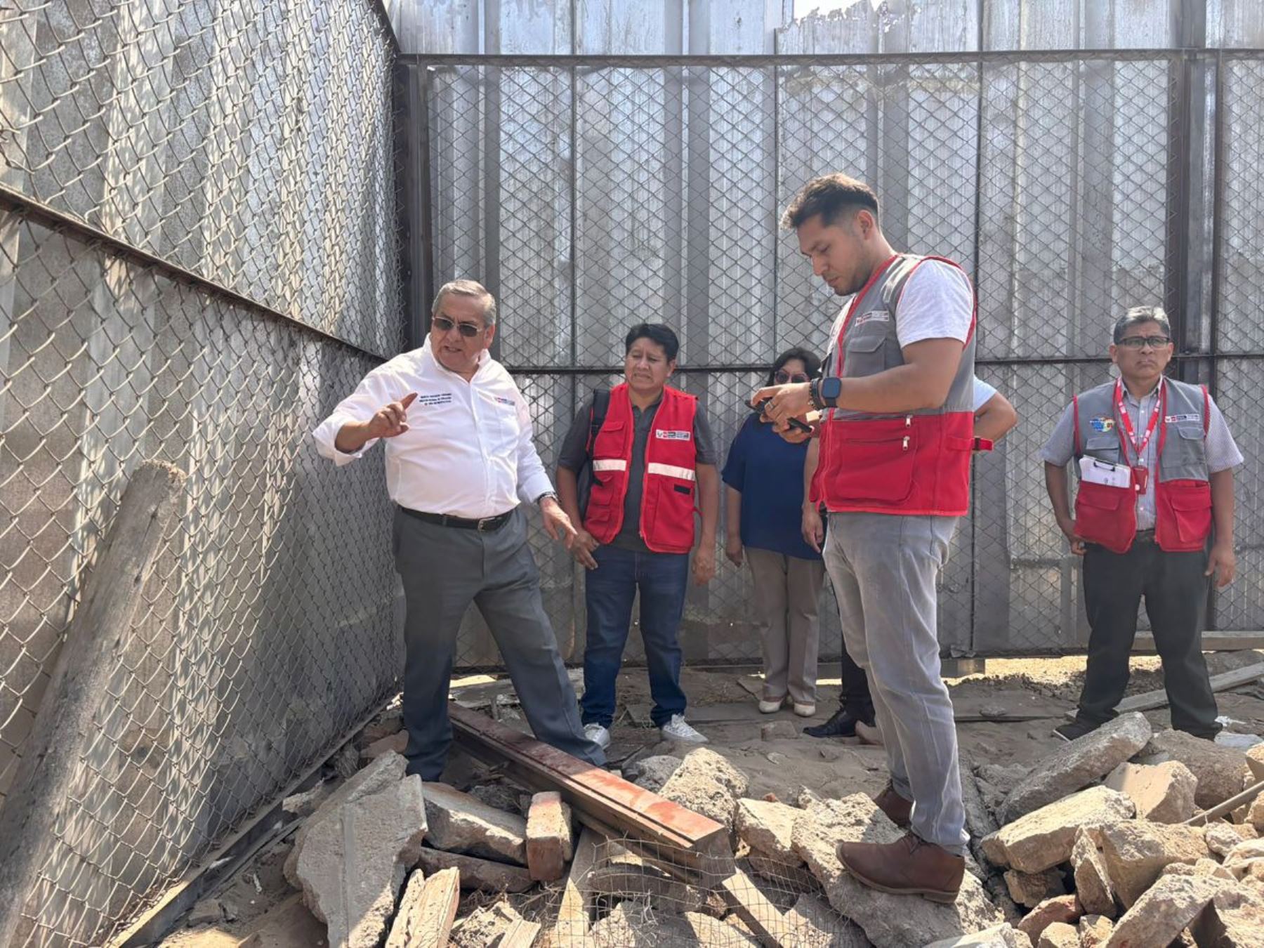 San Juan de Miraflores: Minedu garantiza reinicio de clases en colegio dañado por votantes
