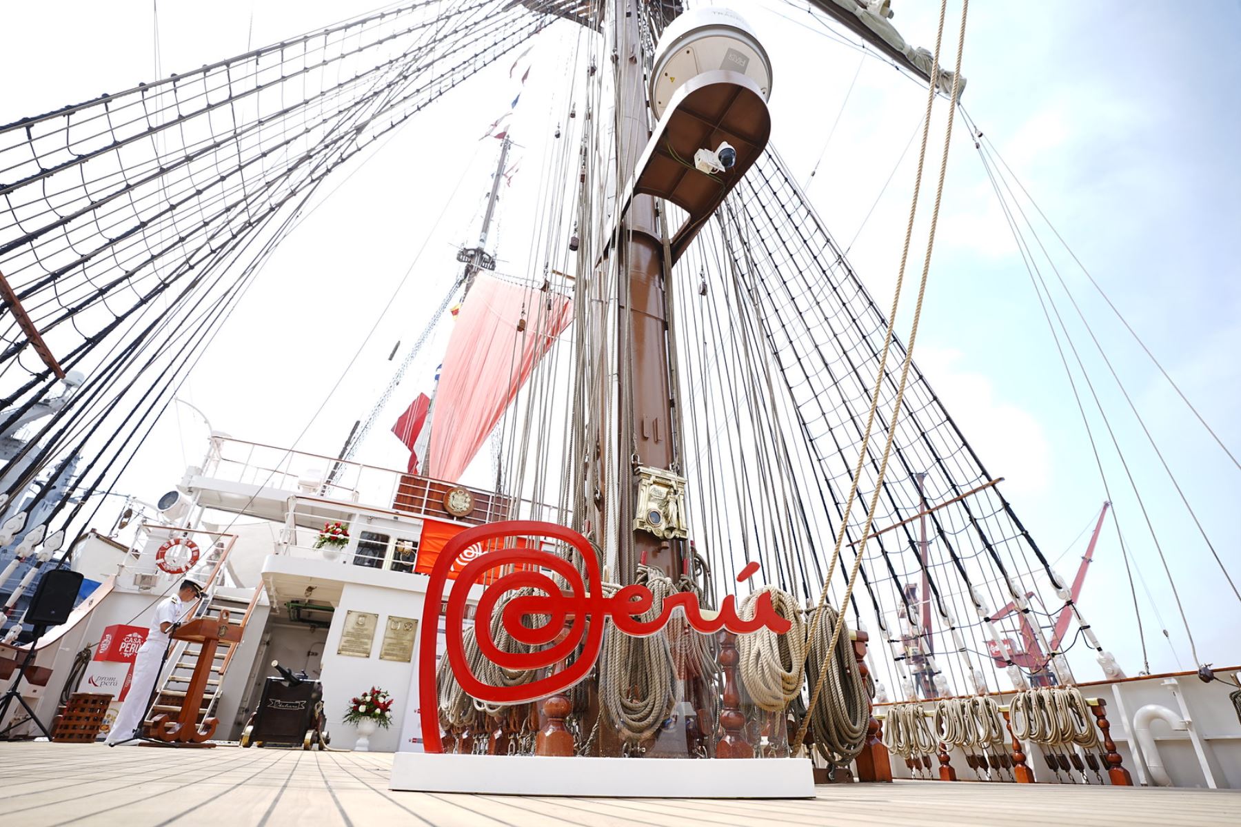 El Ministerio de Comercio Exterior y Turismo (Mincetur) presentó la “Casa Perú” a bordo del buque escuela B.A.P. Unión, una plataforma que promocionará la oferta turística y exportable del país en 13 puertos de América durante su viaje de instrucción. La iniciativa busca posicionar la imagen del Perú como destino de experiencias únicas y fortalecer su presencia en mercados internacionales. Foto: ANDINA/Difusión