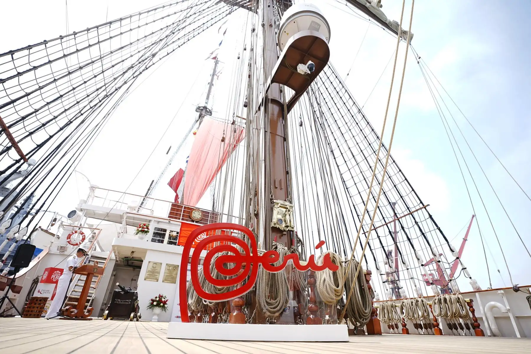El Ministerio de Comercio Exterior y Turismo (Mincetur) presentó la “Casa Perú” a bordo del buque escuela B.A.P. Unión, una plataforma que promocionará la oferta turística y exportable del país en 13 puertos de América durante su viaje de instrucción. La iniciativa busca posicionar la imagen del Perú como destino de experiencias únicas y fortalecer su presencia en mercados internacionales. Foto: ANDINA/Difusión