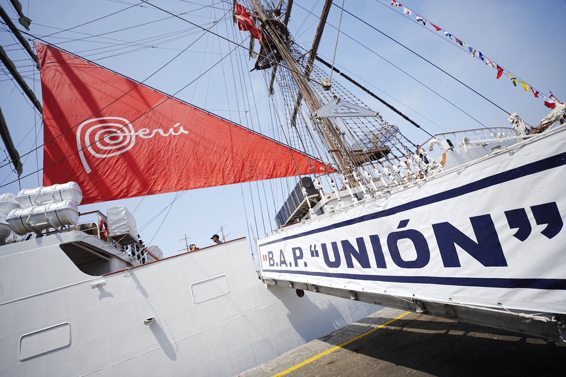 El Ministerio de Comercio Exterior y Turismo (Mincetur) presentó la “Casa Perú” a bordo del buque escuela B.A.P. Unión, una plataforma que promocionará la oferta turística y exportable del país en 13 puertos de América durante su viaje de instrucción. La iniciativa busca posicionar la imagen del Perú como destino de experiencias únicas y fortalecer su presencia en mercados internacionales. Foto: ANDINA/Difusión