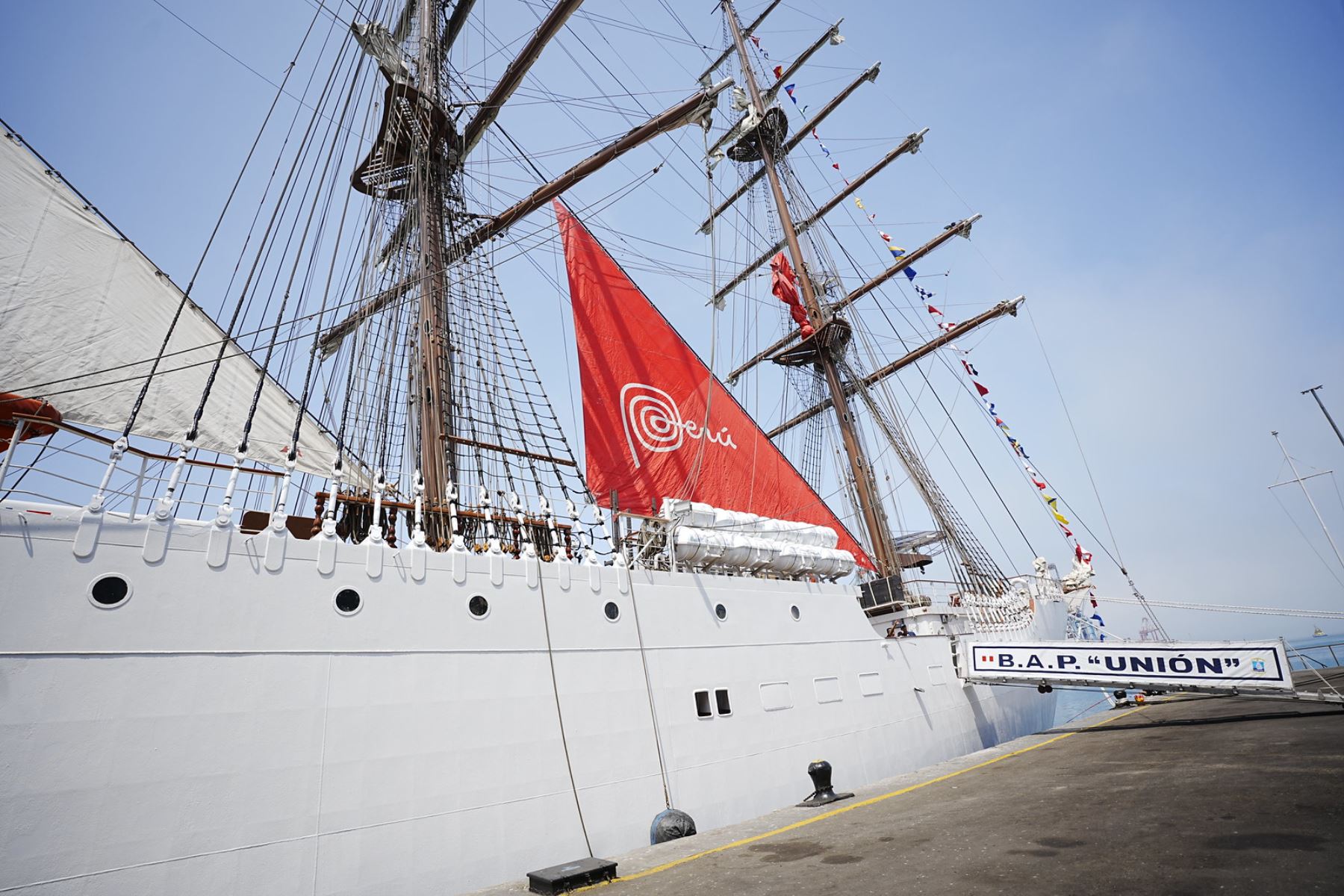 El Ministerio de Comercio Exterior y Turismo (Mincetur) presentó la “Casa Perú” a bordo del buque escuela B.A.P. Unión, una plataforma que promocionará la oferta turística y exportable del país en 13 puertos de América durante su viaje de instrucción. La iniciativa busca posicionar la imagen del Perú como destino de experiencias únicas y fortalecer su presencia en mercados internacionales. Foto: ANDINA/Difusión