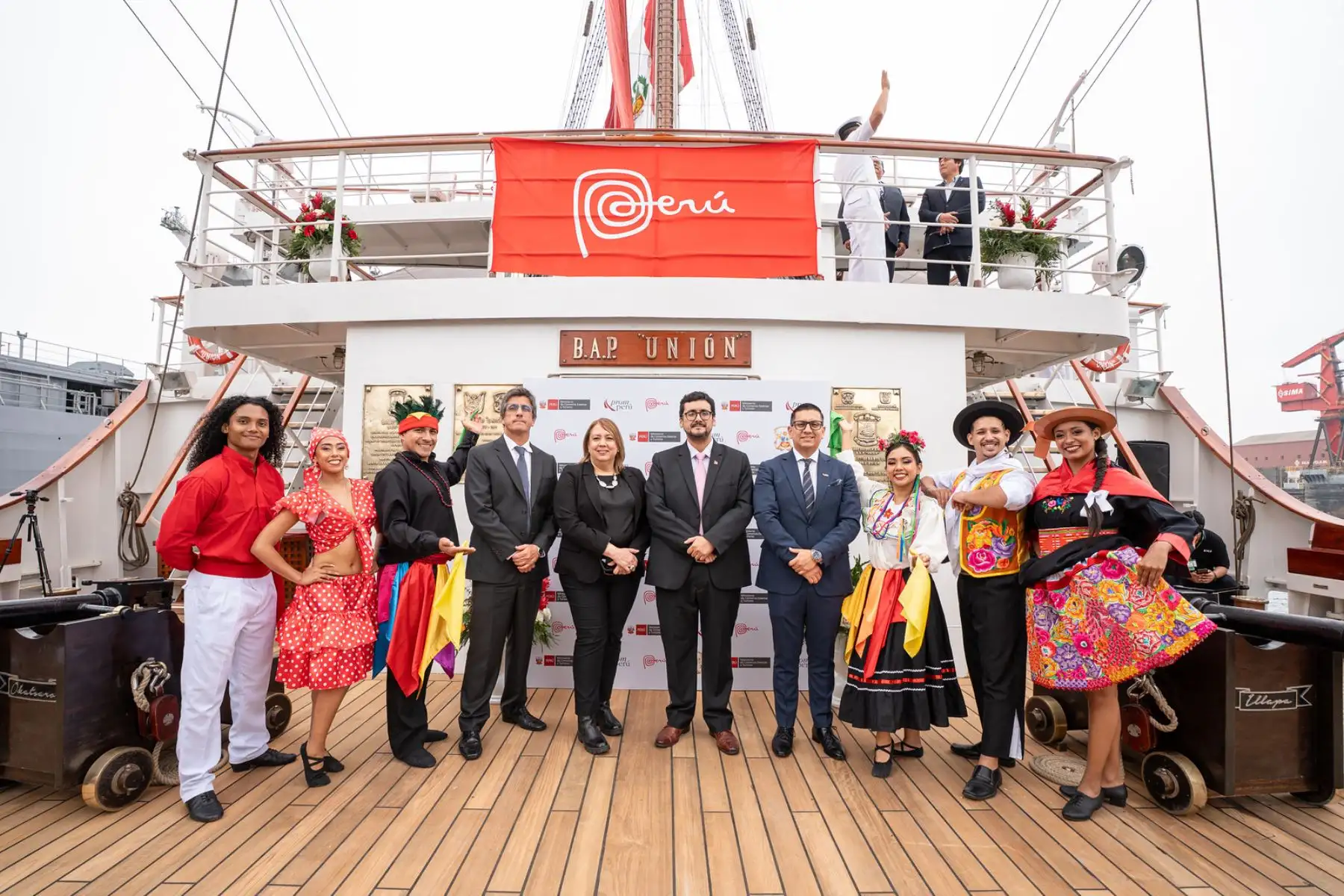 El Ministerio de Comercio Exterior y Turismo (Mincetur) presentó la “Casa Perú” a bordo del buque escuela B.A.P. Unión, una plataforma que promocionará la oferta turística y exportable del país en 13 puertos de América durante su viaje de instrucción. La iniciativa busca posicionar la imagen del Perú como destino de experiencias únicas y fortalecer su presencia en mercados internacionales. Foto: ANDINA/Difusión