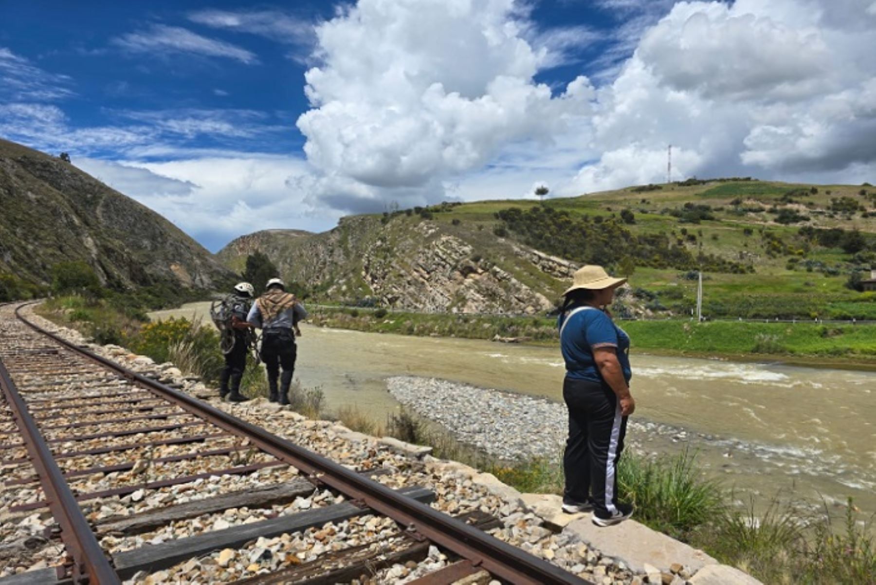 Junín: hallan restos de conductor en islote del río Mantaro y buscan a cuatro desparecidos