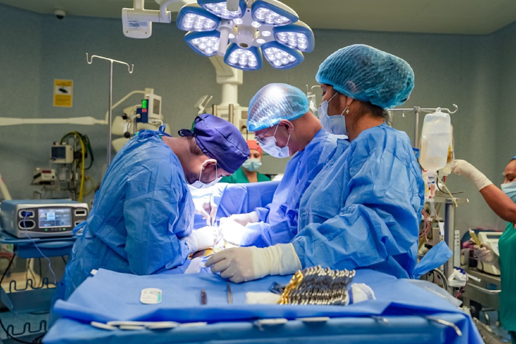 INSN San Borja opera a recién nacidos con malformaciones de corazón en campaña quirúrgica