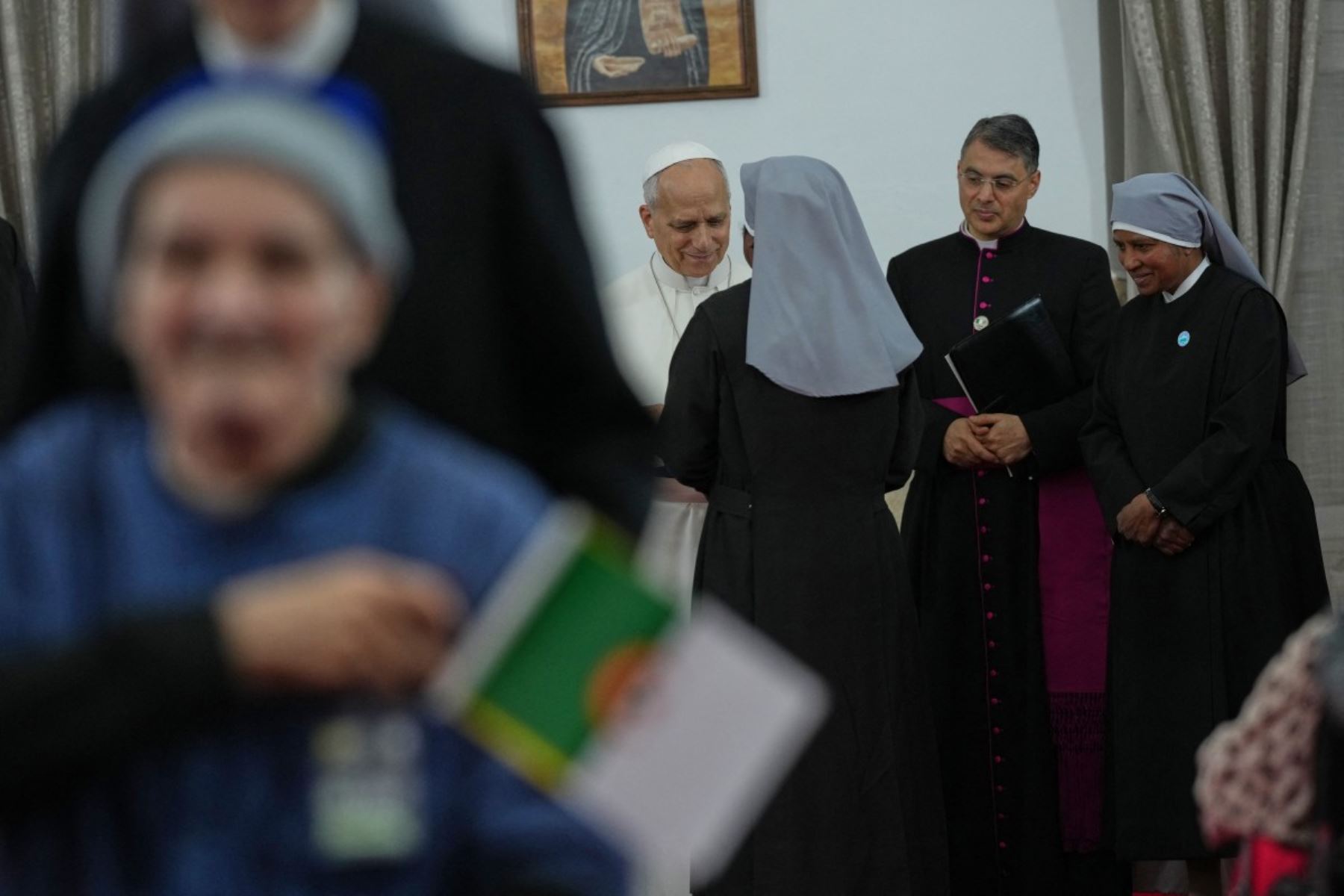 El Papa León XIV visita la residencia de ancianos de las Hermanitas de los Pobres en Annaba, Argelia. Foto: AFP