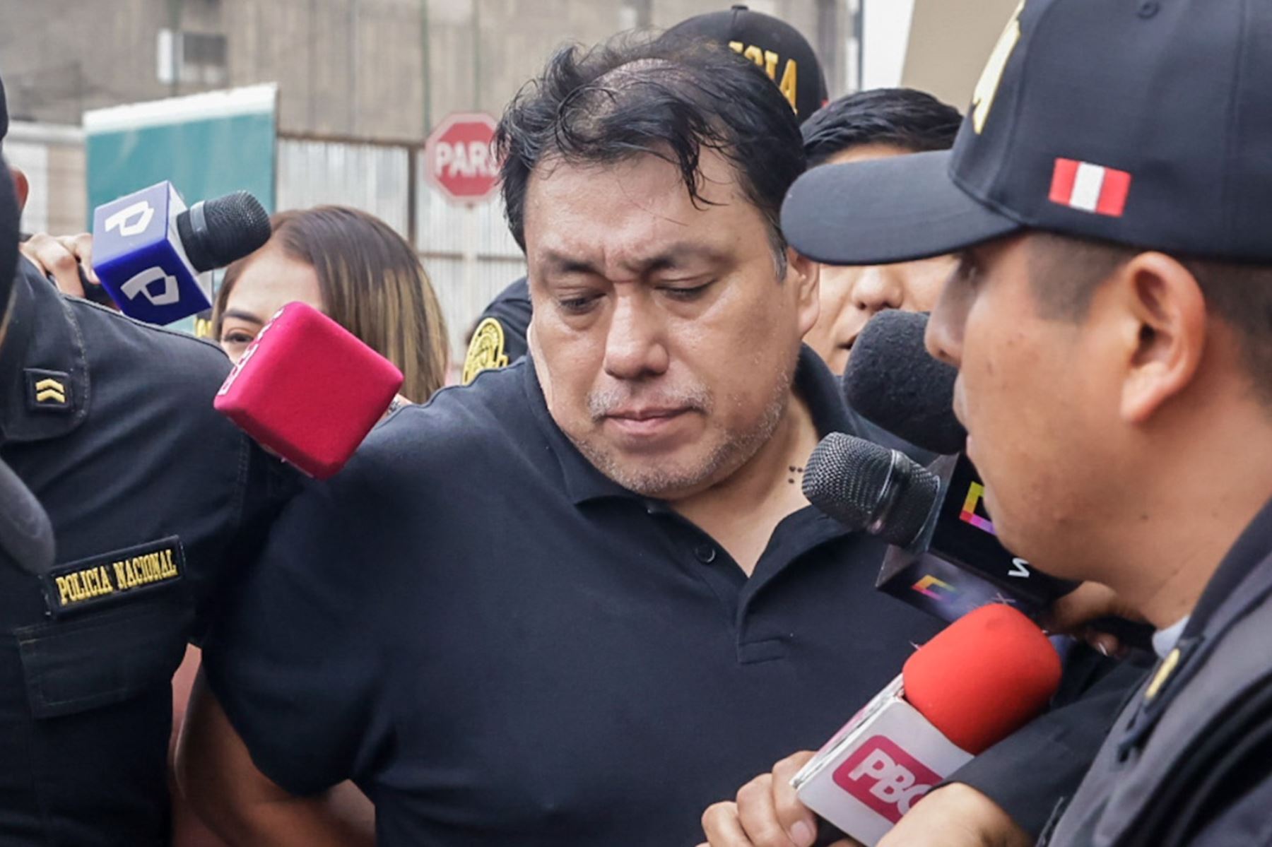 La Policía Nacional traslada a la sede de la Dirincri al gerente de Gestión Electoral de la Oficina Nacional de Procesos Electorales (ONPE), José Samamé Blas. Foto: ANDINA/Luis Iparraguirre