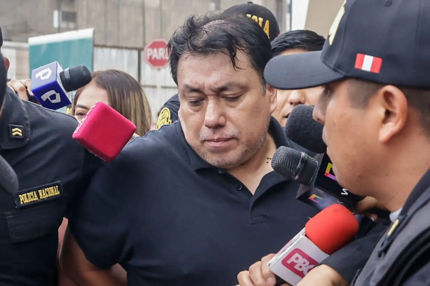 La Policía Nacional traslada a la sede de la Dirincri al gerente de Gestión Electoral de la Oficina Nacional de Procesos Electorales (ONPE), José Samamé Blas. Foto: ANDINA/Luis Iparraguirre