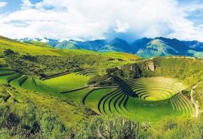 Complejo arqueológico de Moray en el Valle Sagrado de los Incas, región Cusco.