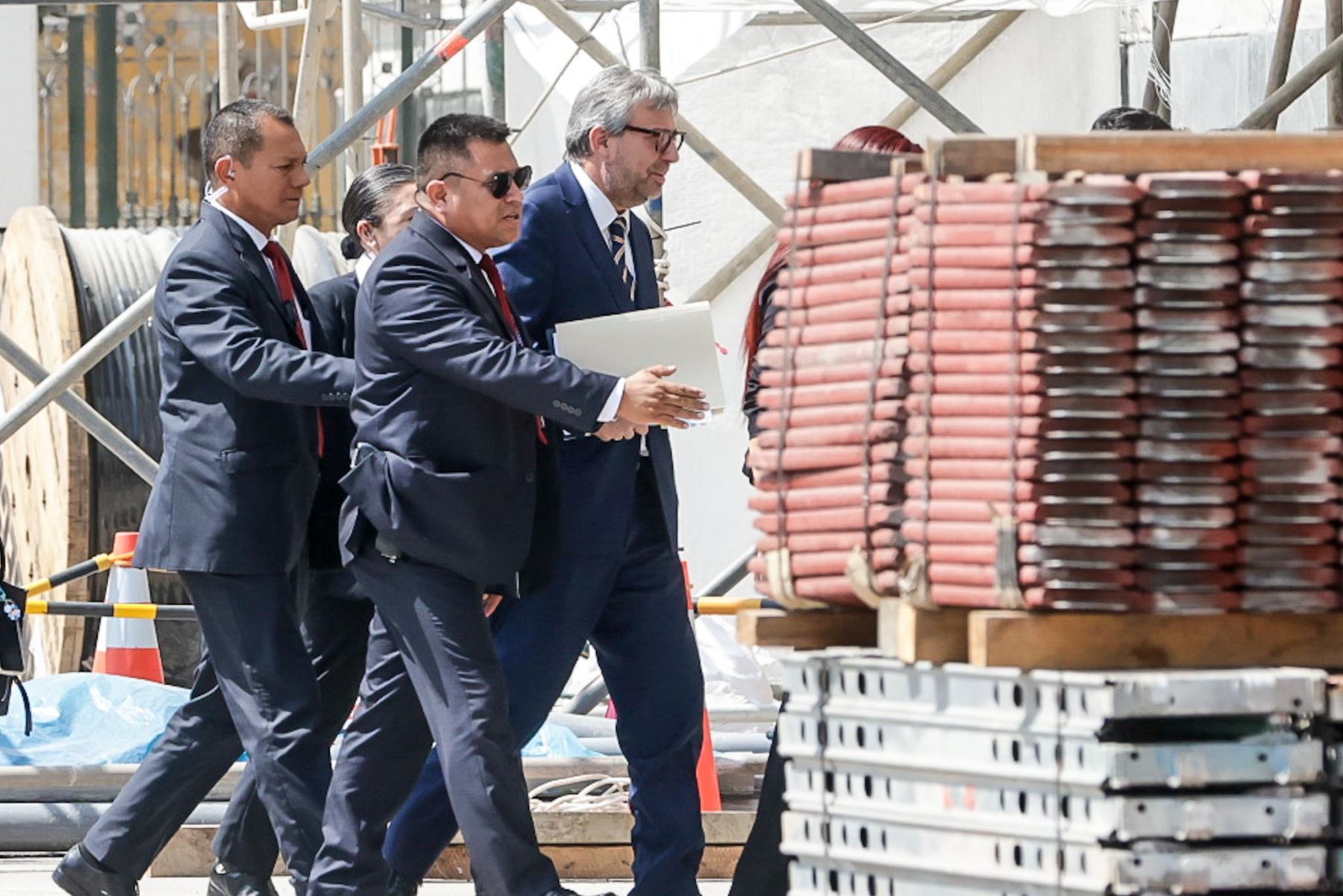 El jefe de la ONPE, Piero Corvetto, asiste al Congreso para informar sobre los retrasos en la instalación de mesas y las incidencias registradas durante las elecciones del 12 de abril de 2026. Foto: ANDINA/ Luis Iparraguirre
