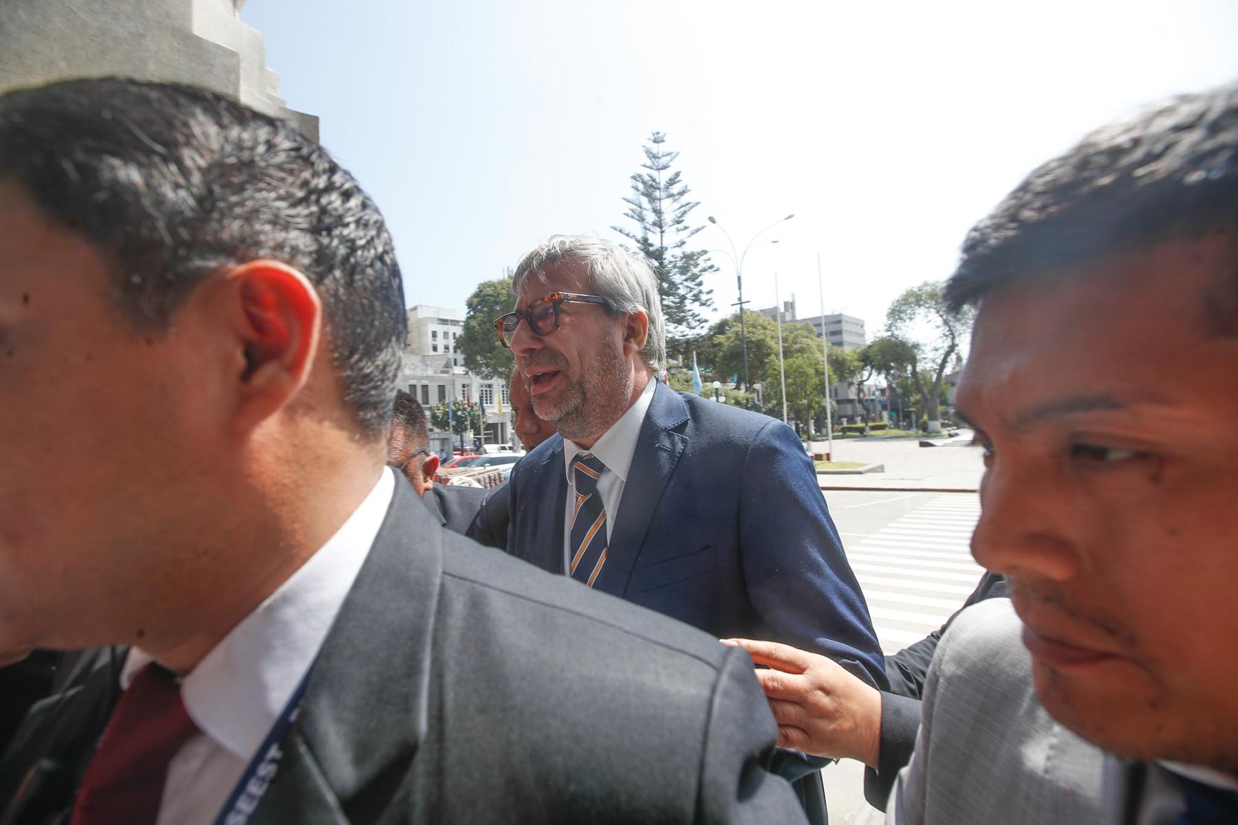 El jefe de la ONPE, Piero Corvetto, asiste al Congreso para informar sobre los retrasos en la instalación de mesas y las incidencias registradas durante las elecciones del 12 de abril de 2026. Foto: ANDINA/ Eddy Ramos