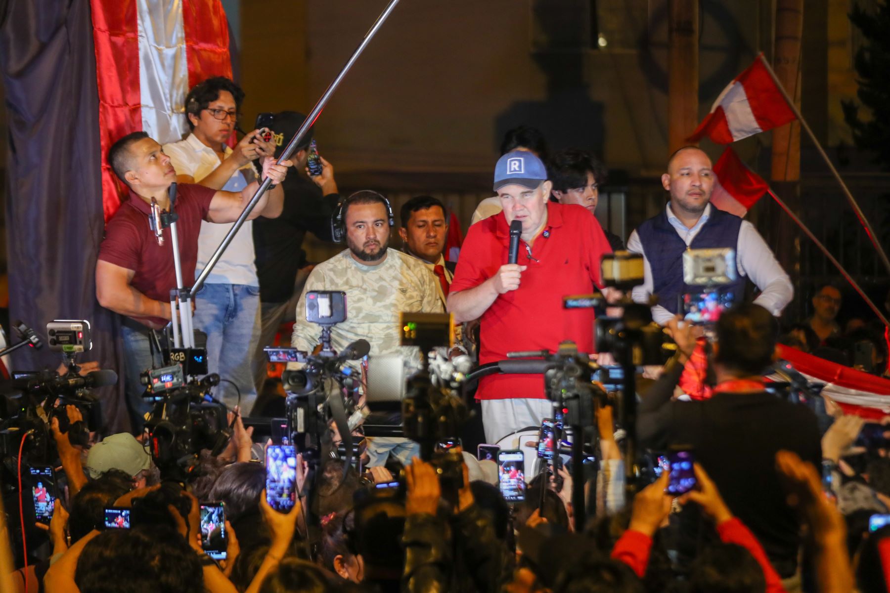 Rafael López Aliaga lidera marcha en el Campo de Marte