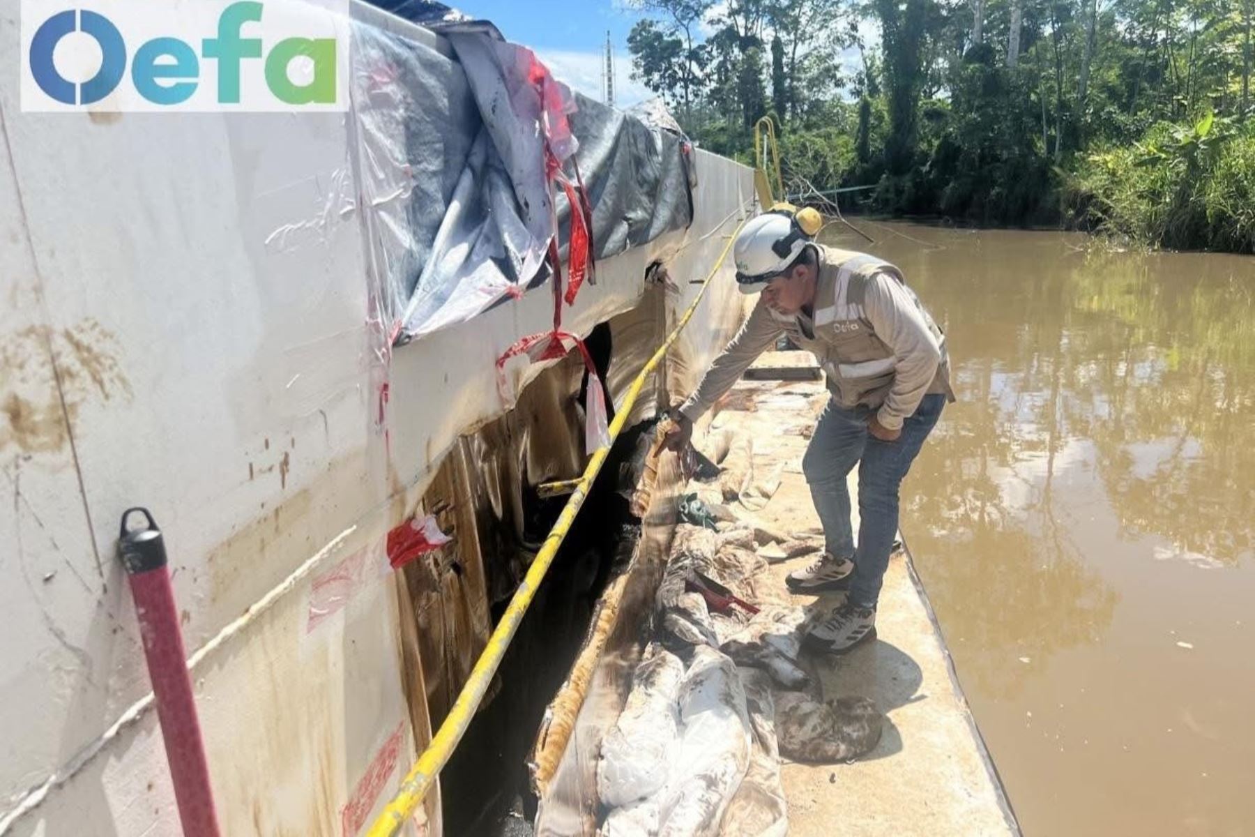 Equipo supervisor se trasladó a la zona de emergencia por derrame de petróleo, cerca de la comunidad de San Salvador, Loreto. Foto: OEFA/Difusión.