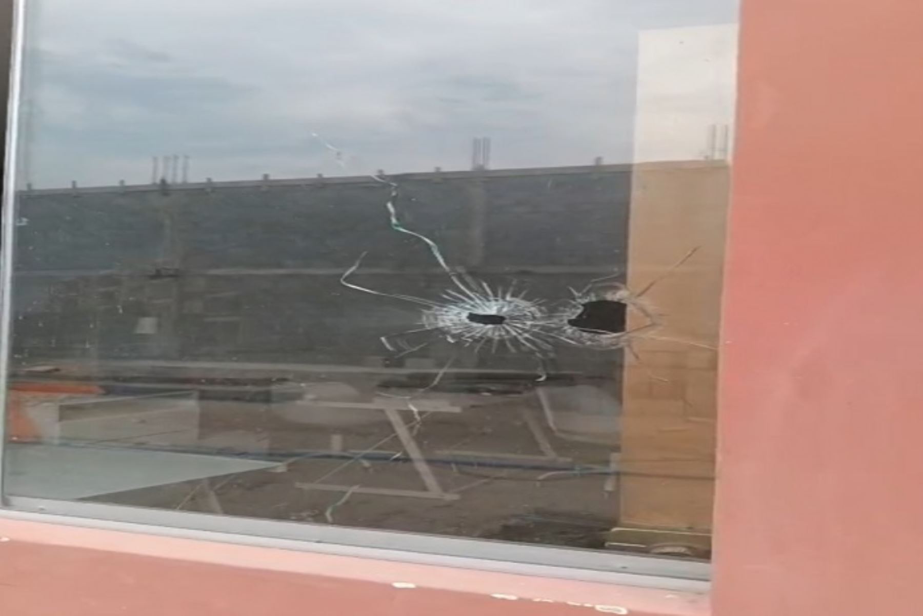 La Libertad: sujetos armados atacan oficina del expresidente del Congreso Daniel Salaverry