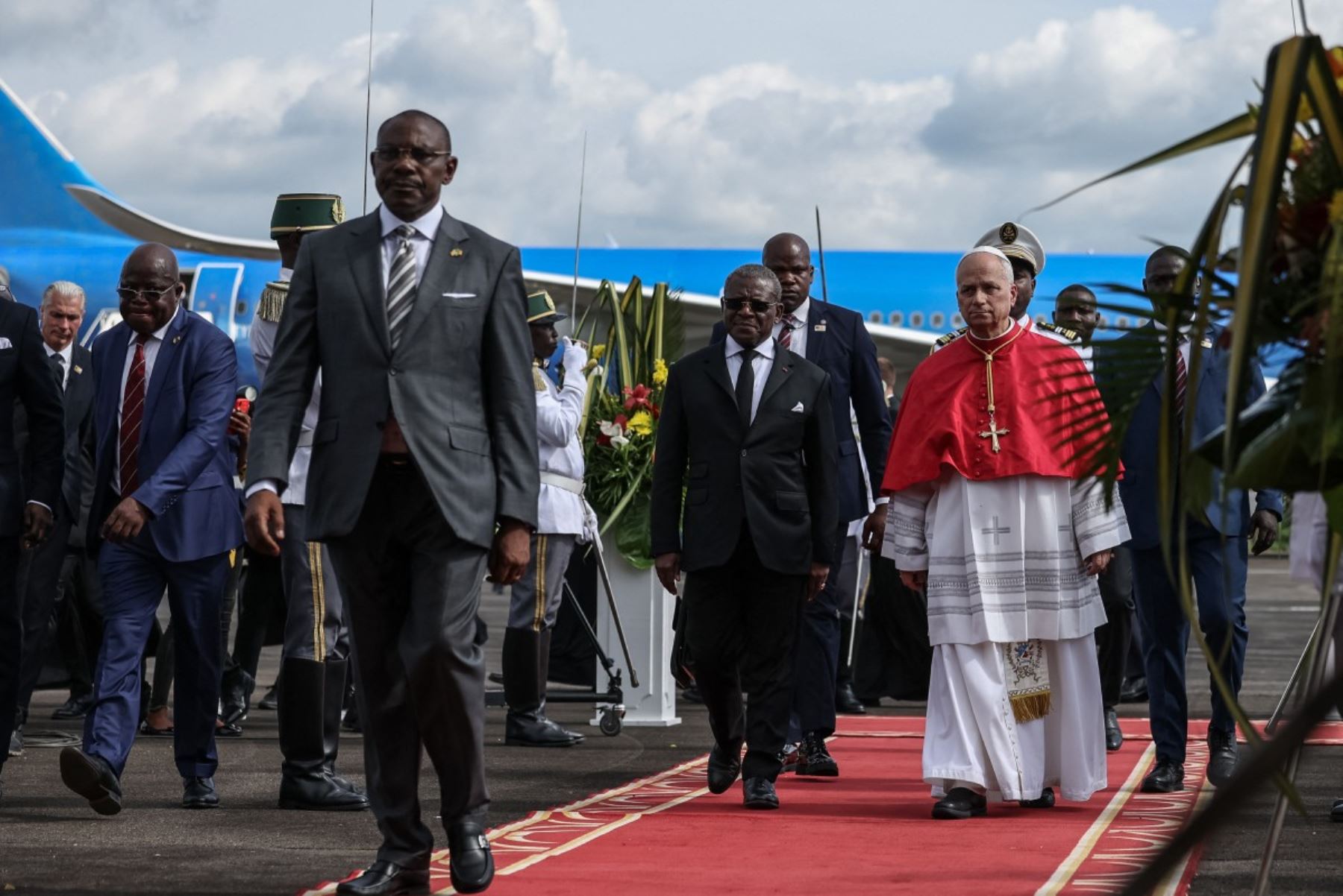 El papa León XIV llega al aeropuerto internacional de Yaoundé Nsimalen, en Yaoundé, en el tercer día de su viaje apostólico de 11 días a África. Foto: AFP