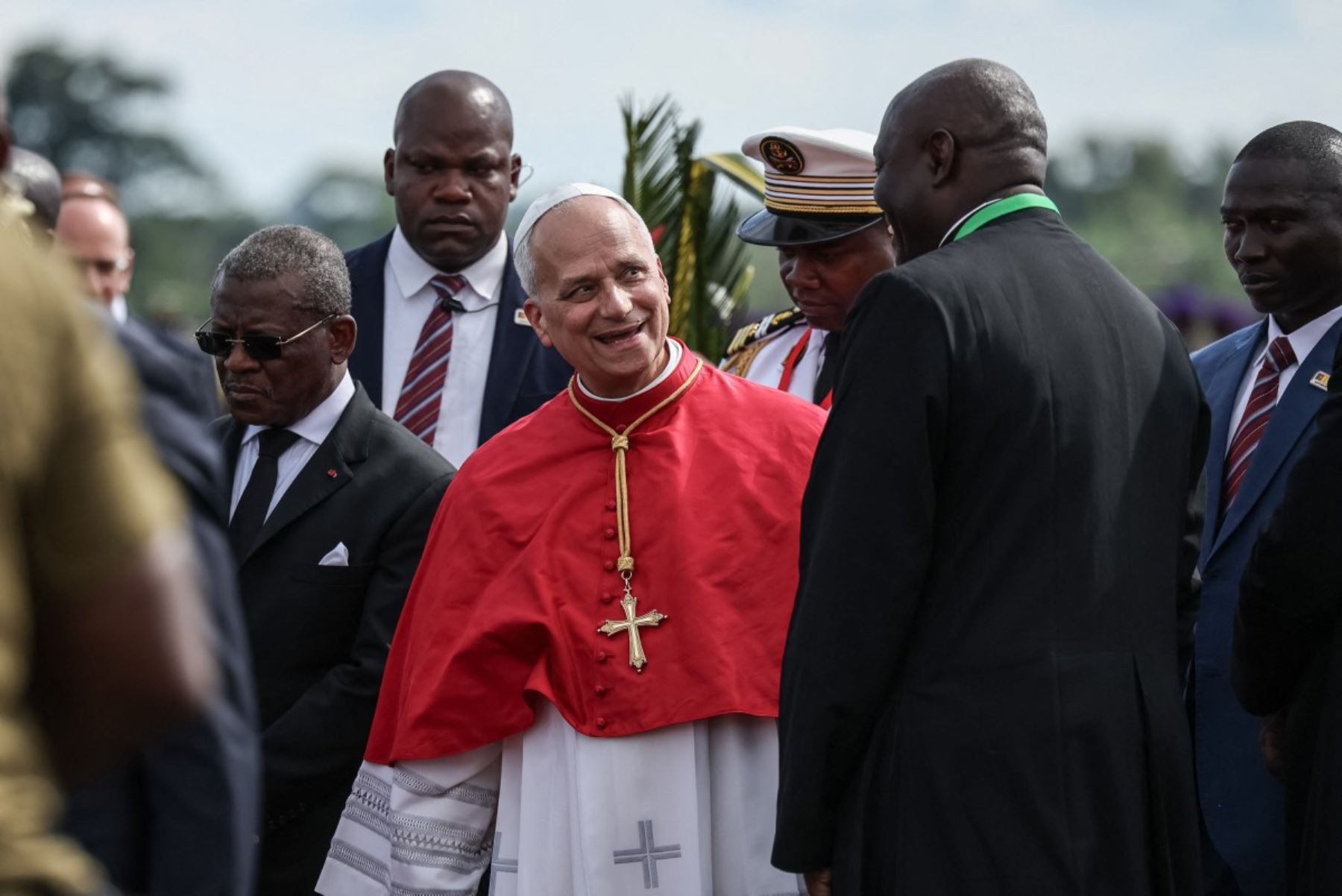 El papa León XIV llega al aeropuerto internacional de Yaoundé Nsimalen, en Yaoundé, en el tercer día de su viaje apostólico de 11 días a África. Foto: AFP