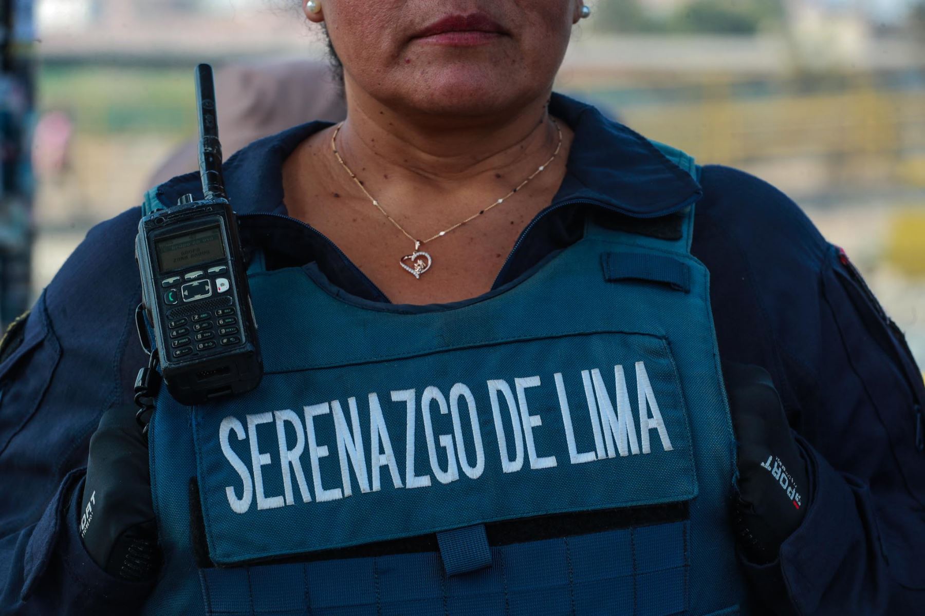 Serenazgo de la Municipalidad de Lima desalojó a comerciantes informales en el puente Balta, que une el Cercado de Lima y el Rímac, para liberar el tránsito peatonal.
Foto: ANDINA/ Verónica Calderón Zúñiga