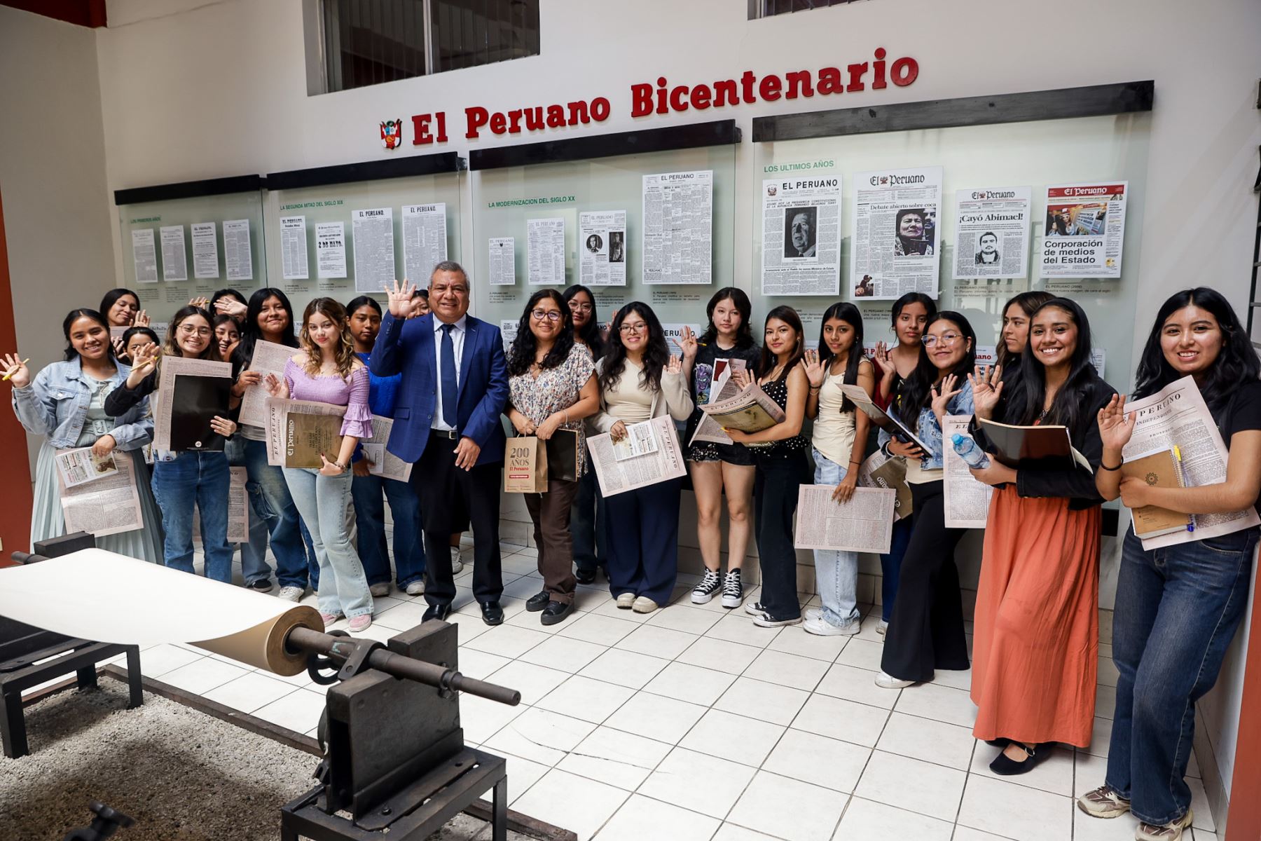 Estudiantes de la carrera de Comunicación de la Universidad Femenina del Sagrado Corazón (UNIFÉ) visitaron la Agencia de Noticias Andina, donde recibieron charlas de profesionales de las áreas de multimedia, redes sociales, redacción, fotografía y canal de televisión. Foto: ANDINA/Luis Iparraguirre