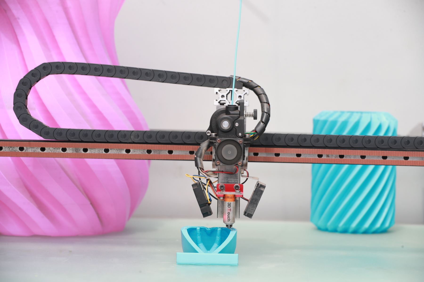 Feria FORMATEC Lima 2026 acerca a los jóvenes a a carreras técnicas con alta demanda laboral.
(impresora 3D)
Foto: ANDINA/Verónica Calderón Zúñiga