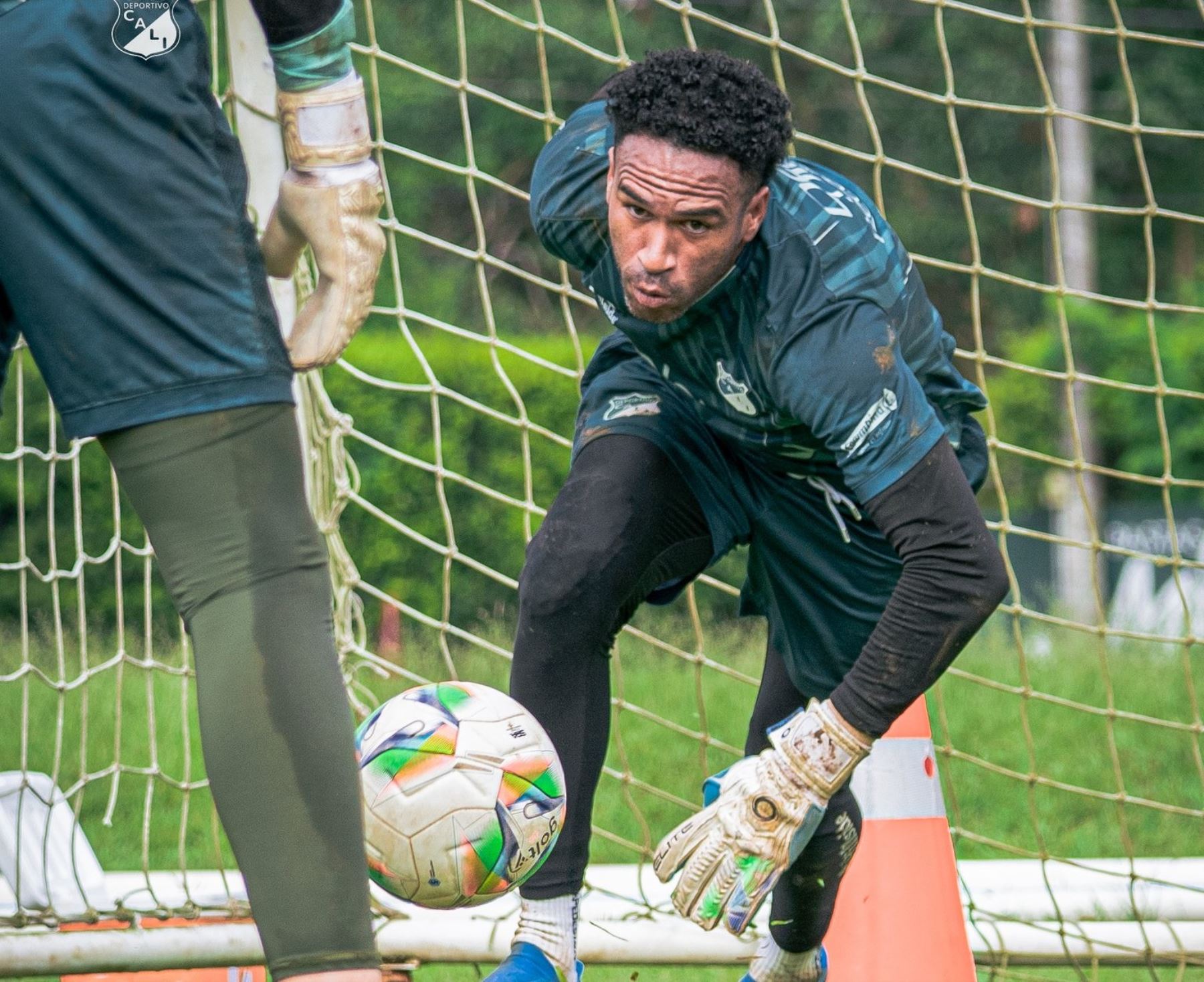 René Higuita dice que en Colombia los arqueros deben aprender de Pedro Gallese
