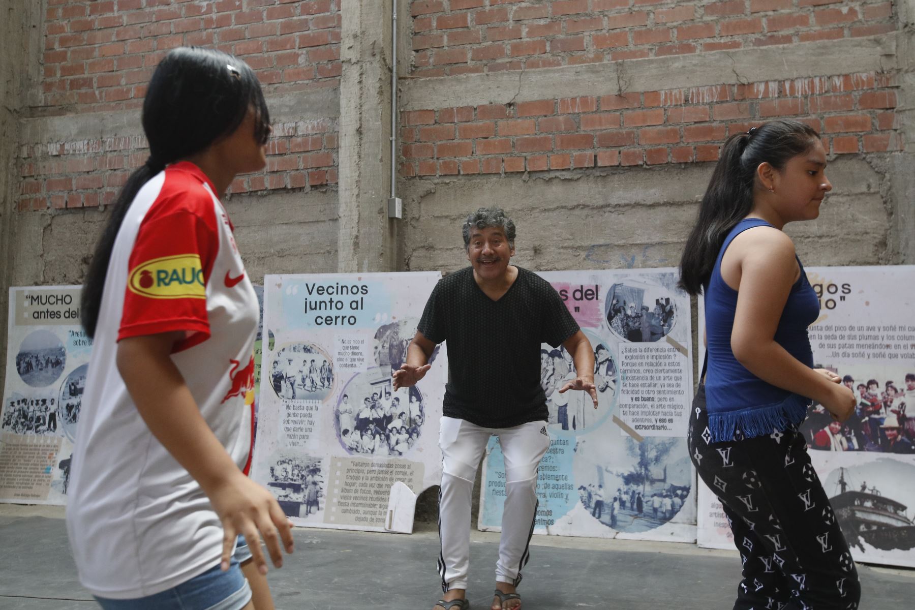 En La Balanza, la vida cultural forma parte del tejido social. Espacios como comedores populares se han transformado en centros culturales donde niños y jóvenes acceden a talleres de arte, circo y expresión escénica.
Foto: ANDINA/ Eddy Ramos
