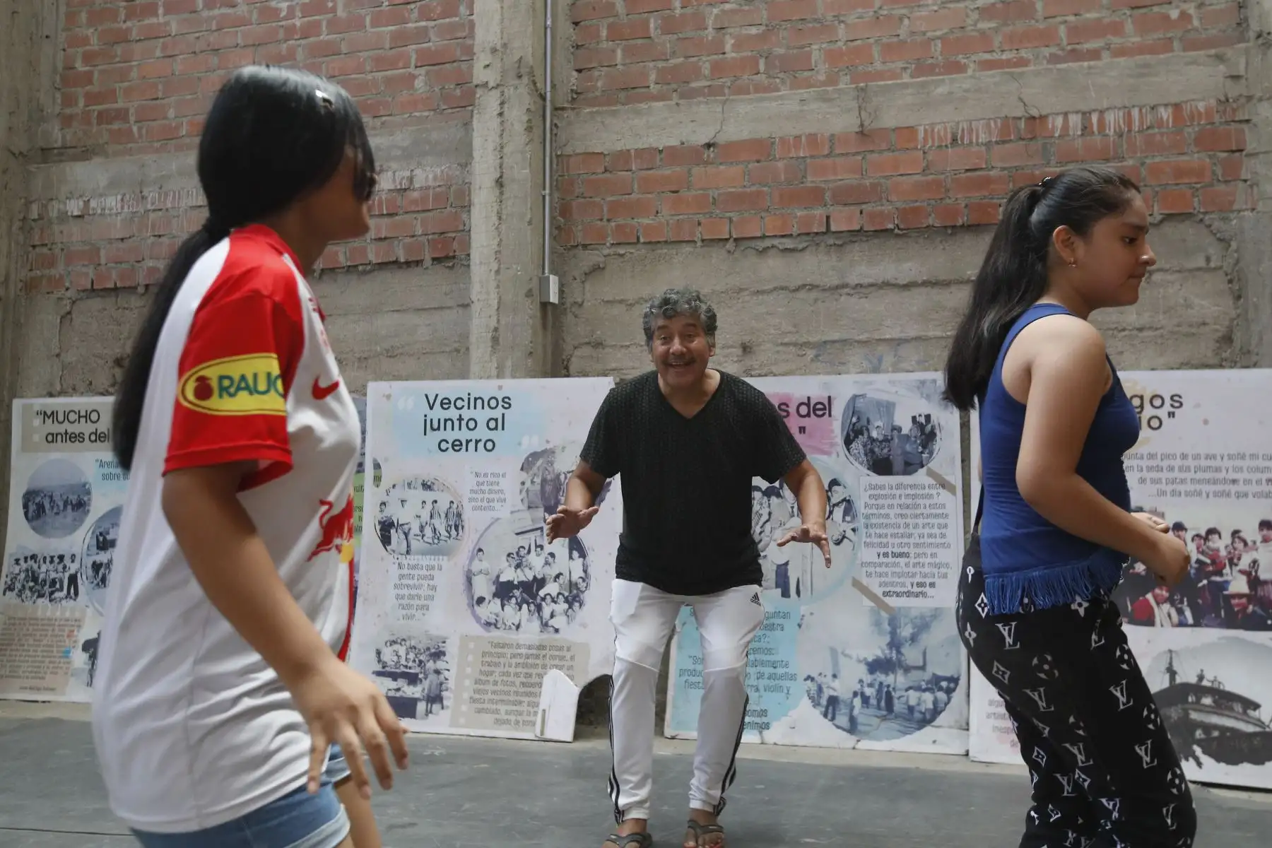 En La Balanza, la vida cultural forma parte del tejido social. Espacios como comedores populares se han transformado en centros culturales donde niños y jóvenes acceden a talleres de arte, circo y expresión escénica.
Foto: ANDINA/ Eddy Ramos