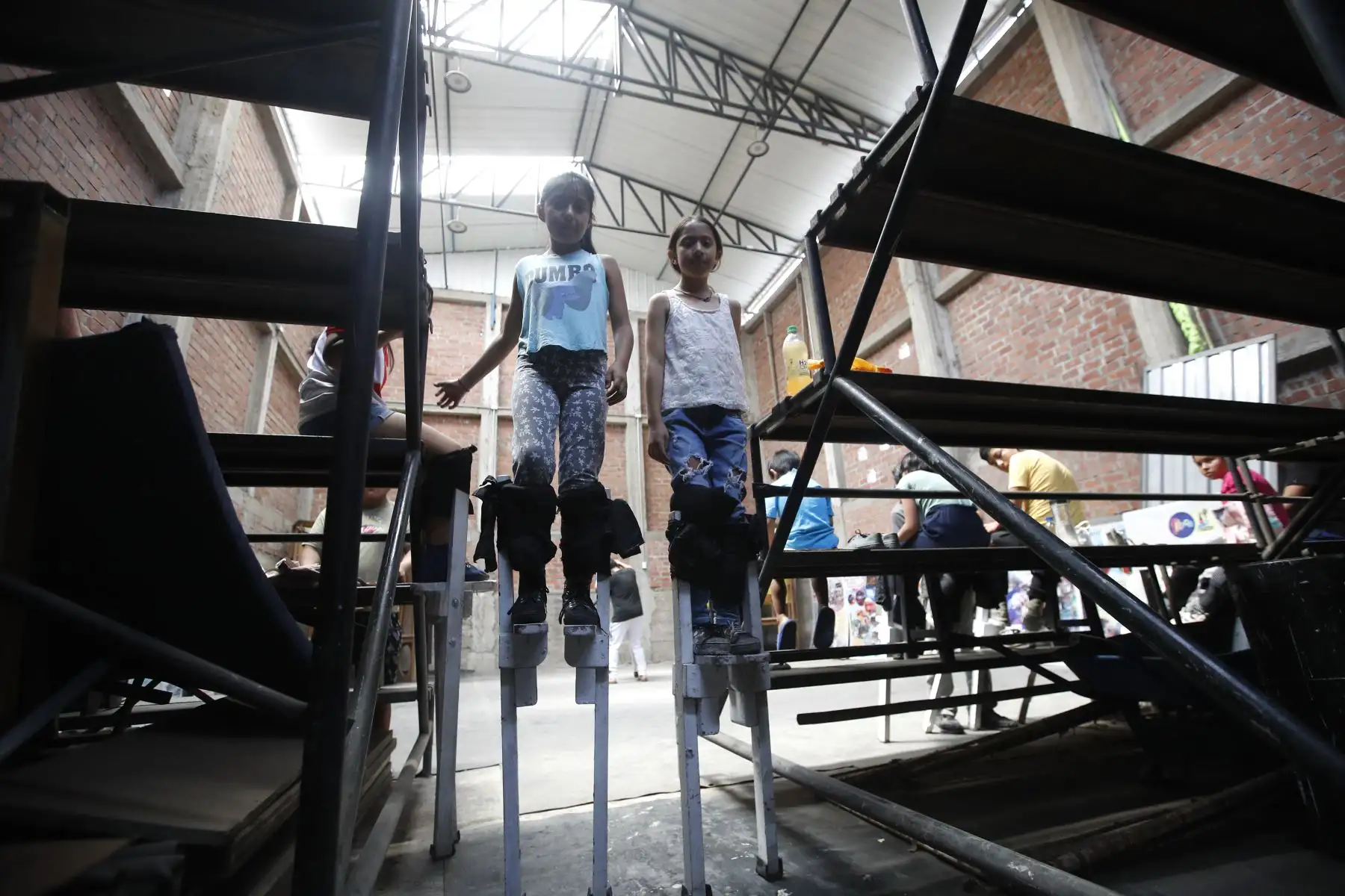 El Fiteca es reconocido como un referente de cultura autogestionaria, construido con el esfuerzo colectivo y sostenido por una red de colaboración que conecta a artistas y colectivos de Lima, el Perú y América Latina.
Foto: ANDINA/ Eddy Ramos