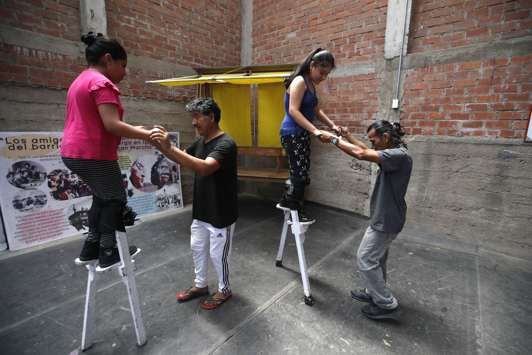 Con el paso del tiempo, el festival ha enfrentado diversos desafíos, pero seis de sus fundadores continúan activos, acompañados ahora por nuevas generaciones de artistas que se han sumado al proyecto. Foto: ANDINA/ Eddy Ramos