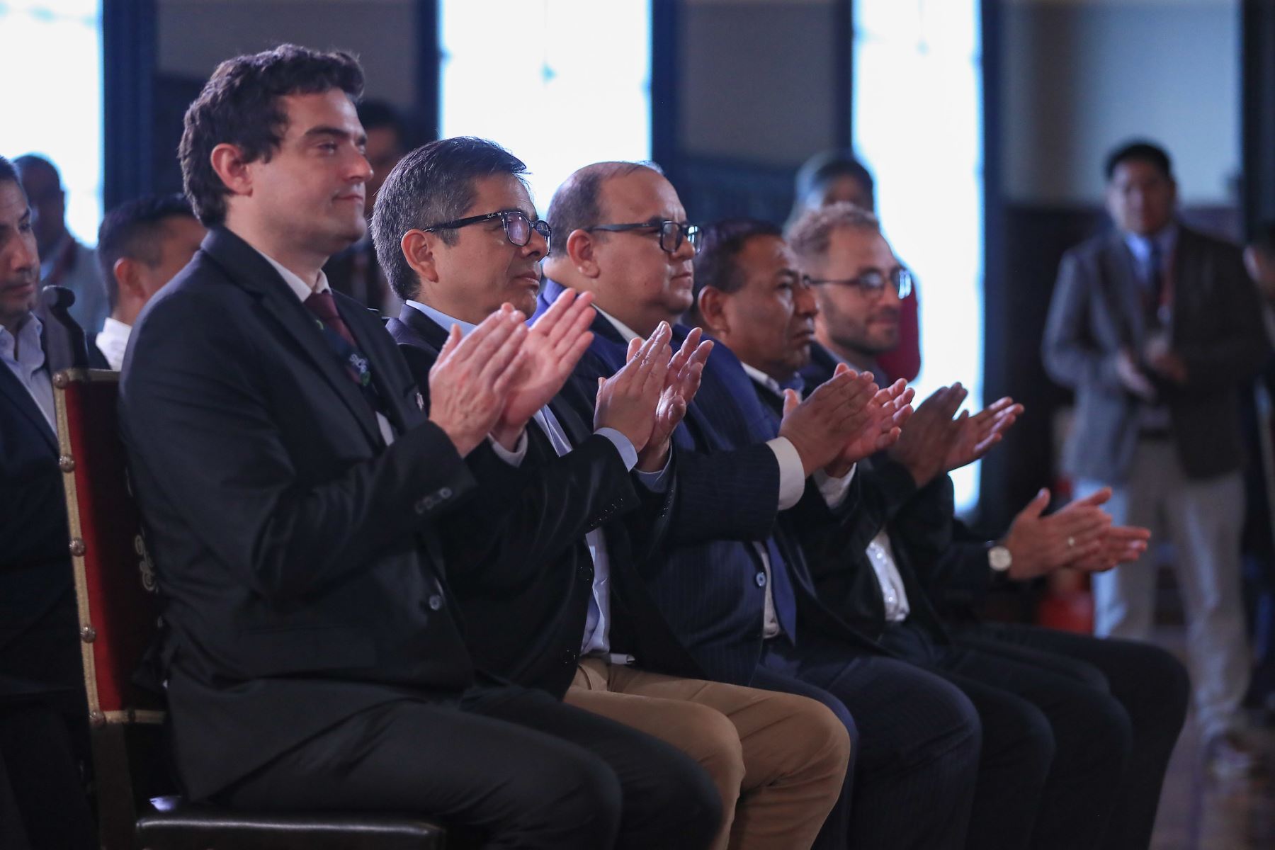 El presidente de la república, José María Balcázar, participó en la suscripción de los contratos para las obras del nuevo Hospital Regional Manuel Núñez Butrón. Este proyecto, ejecutado bajo el enfoque de Gobierno a Gobierno con Francia, representa una inversión histórica que beneficiará a más de 1 millón 300 mil peruanos. Foto: ANDINA/Prensa Presidencia