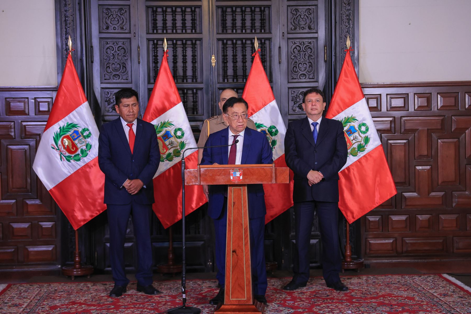 El presidente de la república, José María Balcázar, participó en la suscripción de los contratos para las obras del nuevo Hospital Regional Manuel Núñez Butrón. Este proyecto, ejecutado bajo el enfoque de Gobierno a Gobierno con Francia, representa una inversión histórica que beneficiará a más de 1 millón 300 mil peruanos. Foto: ANDINA/Prensa Presidencia