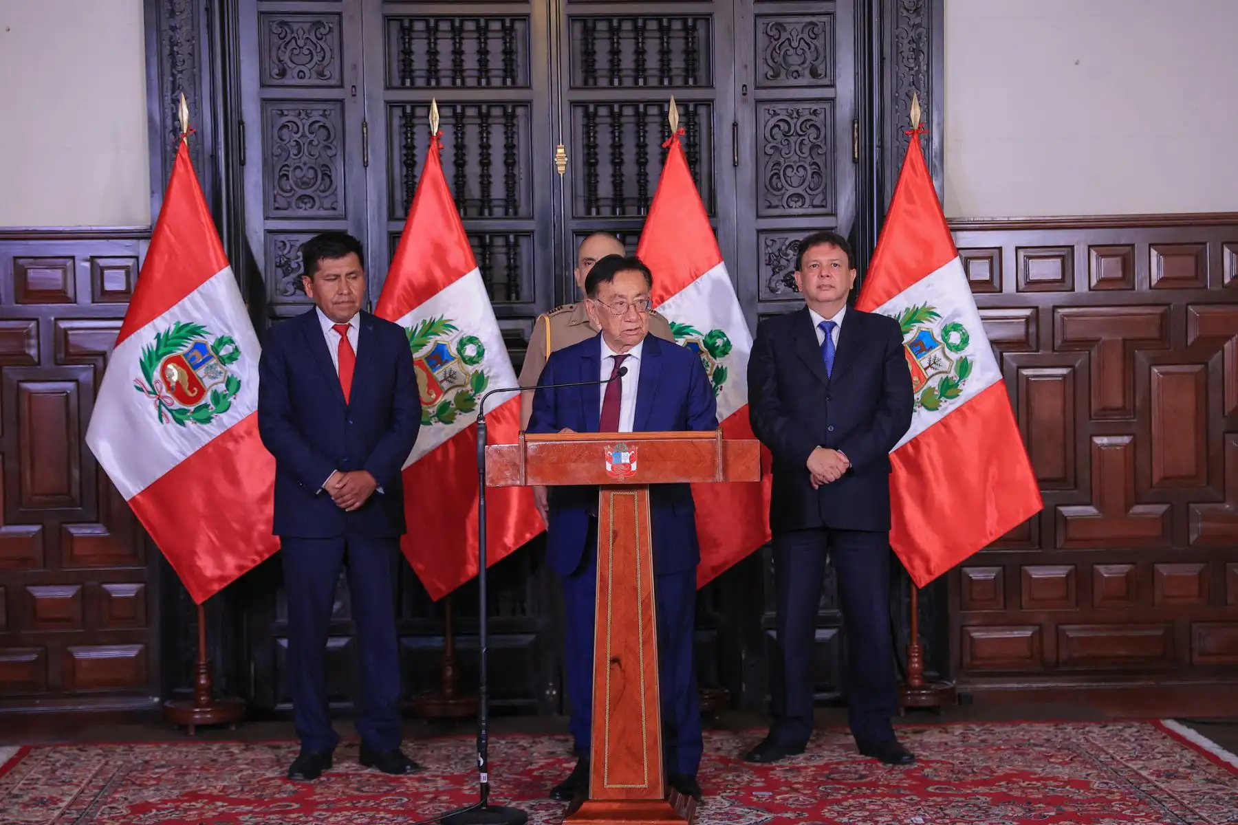 El presidente de la república, José María Balcázar, participó en la suscripción de los contratos para las obras del nuevo Hospital Regional Manuel Núñez Butrón. Este proyecto, ejecutado bajo el enfoque de Gobierno a Gobierno con Francia, representa una inversión histórica que beneficiará a más de 1 millón 300 mil peruanos. Foto: ANDINA/Prensa Presidencia
