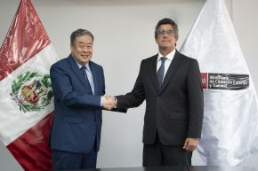 l viceministro de Comercio Exterior, César Llona Silva, sostuvo una reunión con el embajador de la República Popular China en el Perú, Song Yang. ANDINA/Difusión