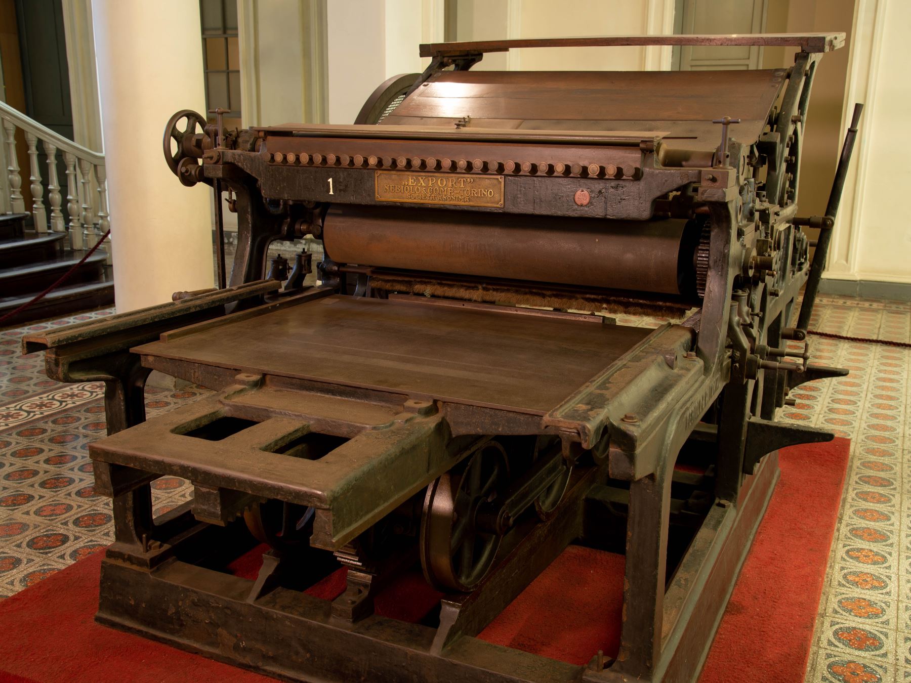 Fabricada hace un siglo en Italia, la histórica imprenta tipográfica Nebiolo, en la que se hicieron obras fundamentales del pensamiento y la literatura nacional, como “Siete ensayos de interpretación de la realidad peruana”, de José Carlos Mariátegui, vuelve a funcionar.  Foto: ANDINA/Difusión MINEDU