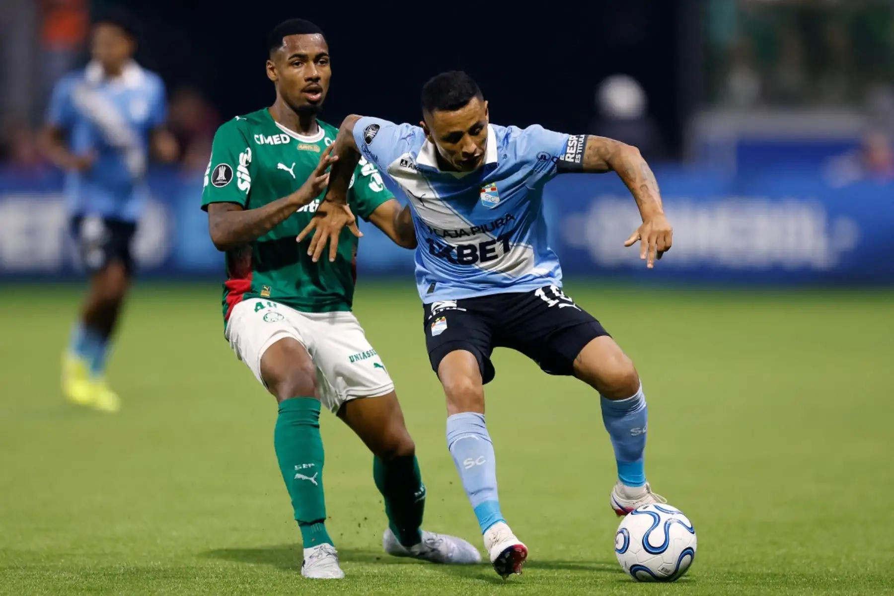 Sporting Cristal mantuvo el orden defensivo en varios pasajes del partido frente a uno de los favoritos del torneo. Fotos: ANDINA/AFP.