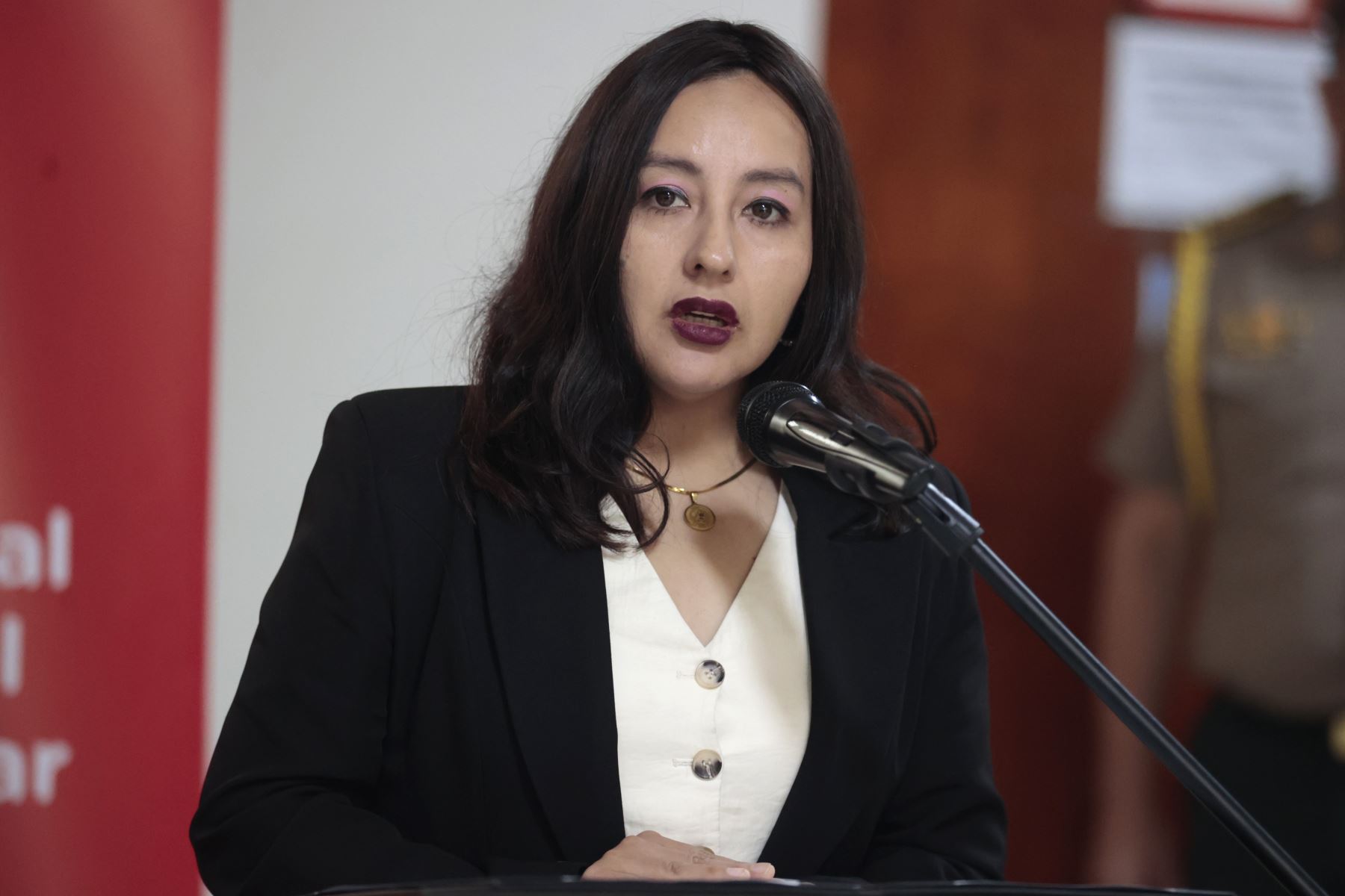 Para su funcionamiento, el centro cuenta con cámaras IP, sistemas de grabación (NVR), discos duros de alta capacidad, un sistema de visualización mediante videowall, racks especializados, controladores, software de gestión de videowall y equipos de comunicación de red como switches. Foto: ANDINA/Vidal Tarqui