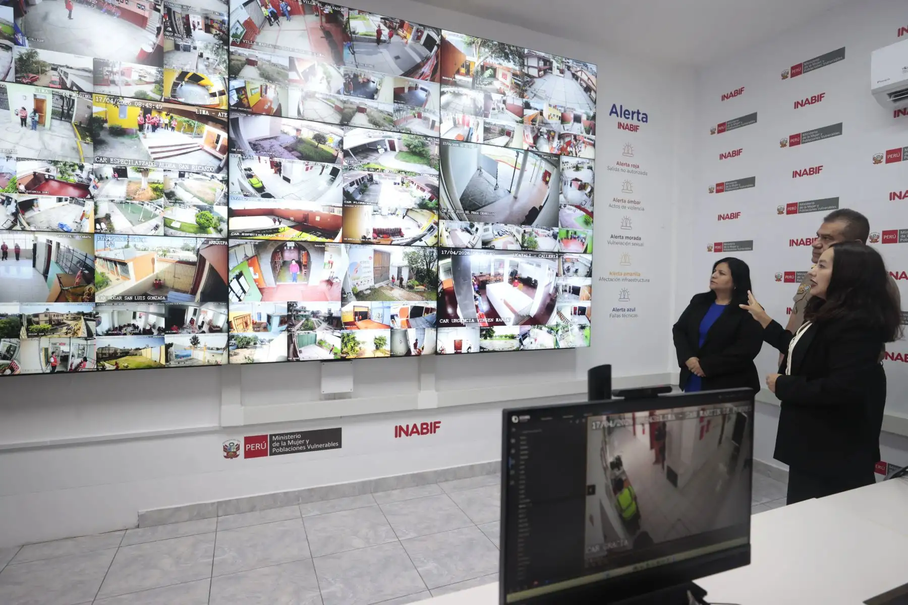 Este moderno sistema integra equipos, infraestructura tecnológica, software especializado y servicios interconectados, lo que posibilita el monitoreo, la grabación y el almacenamiento permanente y controlado de imágenes en áreas previamente definidas. Ello contribuye a fortalecer las acciones de supervisión y la capacidad de respuesta frente a eventuales alertas o incidencias. Foto: ANDINA/Vidal Tarqui