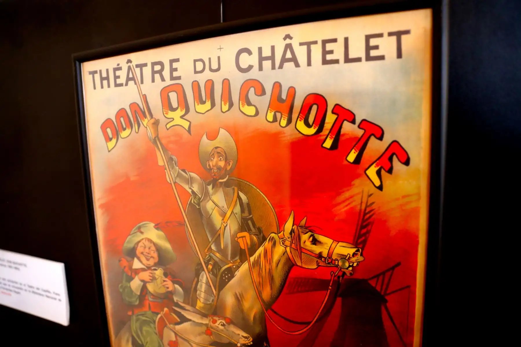 La exposición "Miguel de Cervantes y Don Quijote de la Mancha en el Callao", en el Museo de Historia y Arte del Callao, alberga casi 300 objetos pertenecientes al historiador Juan Augusto Fernández Valle, entre pinturas, esculturas, libros, revistas, muñecos de colección y demás souvenirs. Foto: ANDINA/Daniel Bracamonte