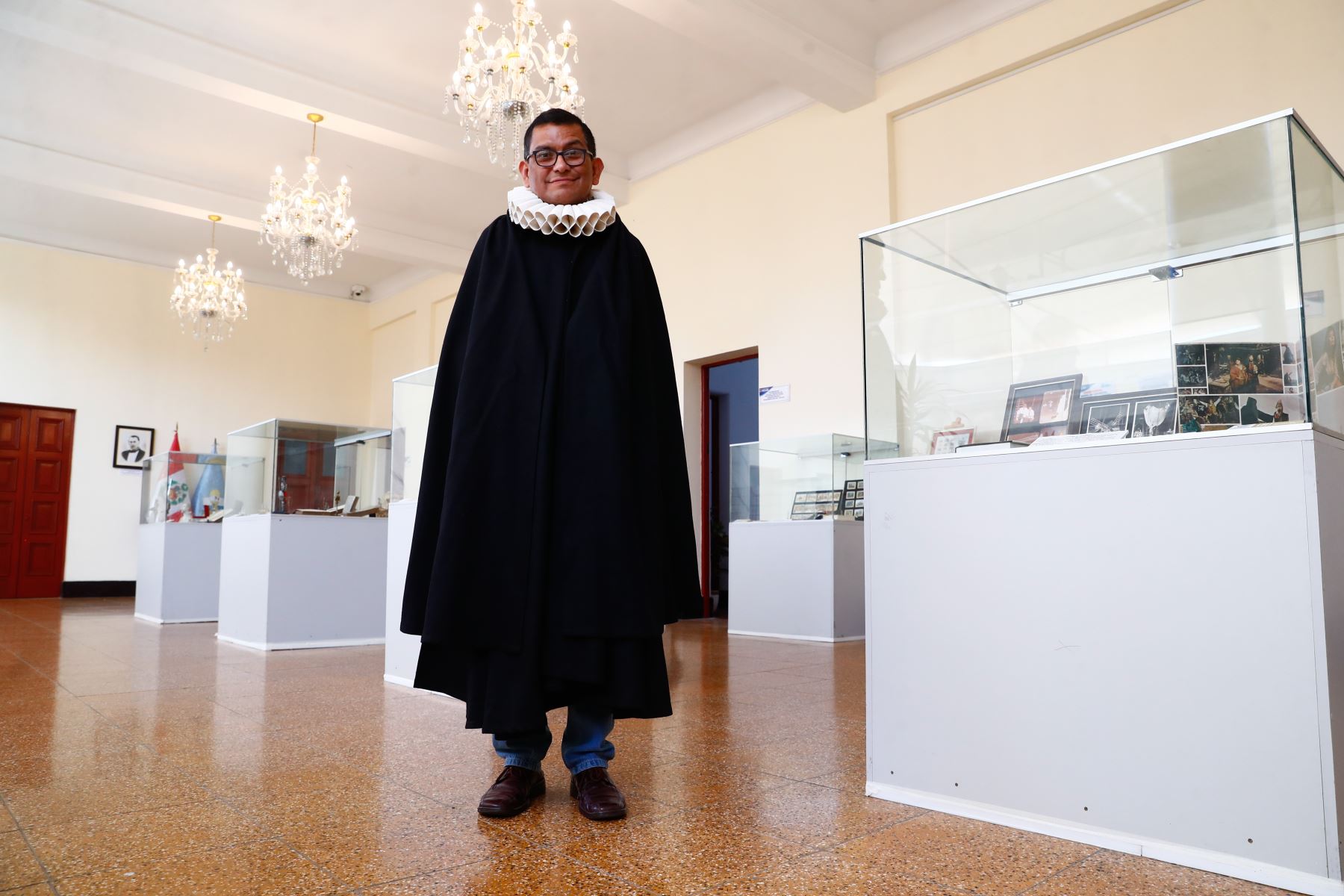 Desde el 9 de abril hasta el 3 de mayo de 2026 se exhibe al público la exposición "Miguel de Cervantes y Don Quijote de la Mancha en el Callao" en el Museo de Historia y Arte del Callao. La exposición es de ingreso libre y está a cargo del historiador Juan Augusto Fernández Valle. Foto: ANDINA/Daniel Bracamonte