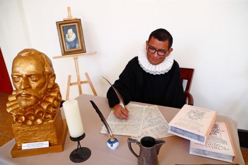 Exposición en el Callao celebra al Quijote de la Mancha