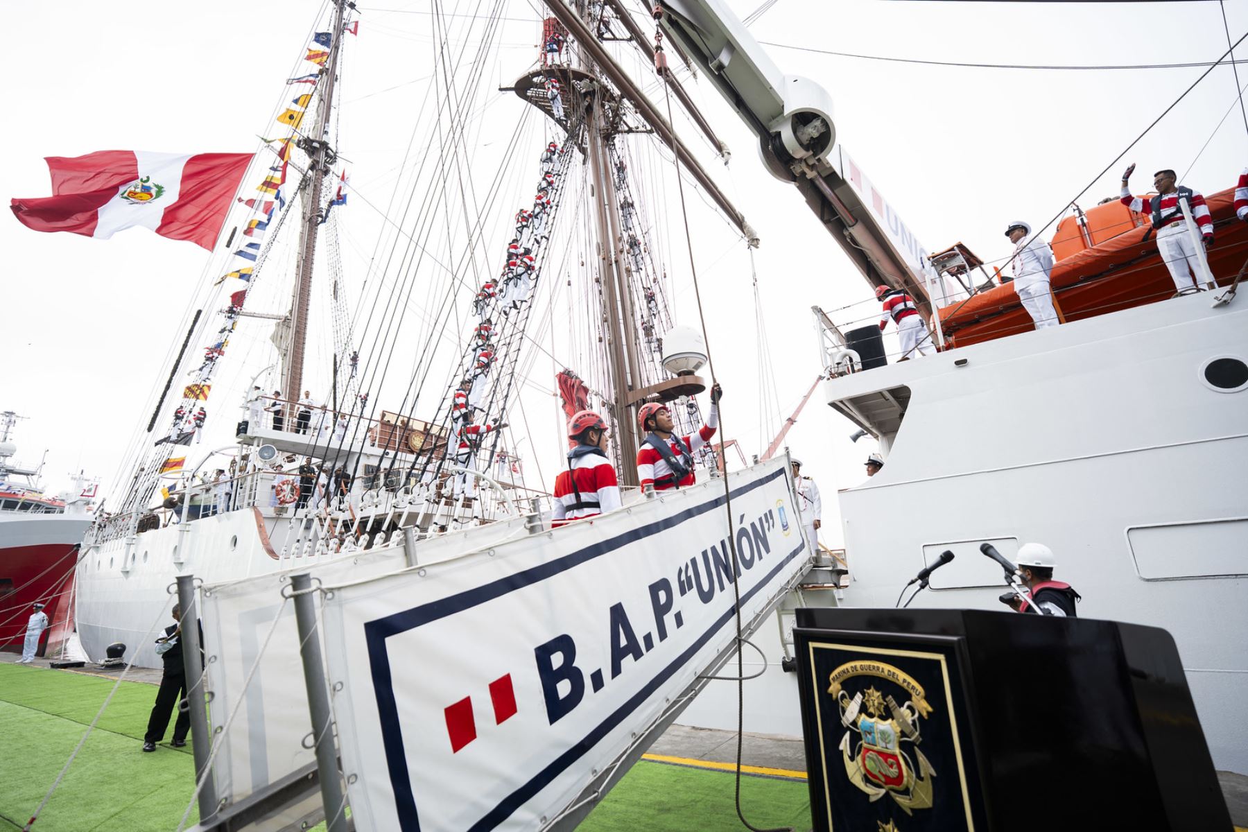 La actividad, realizada en la Base Naval del Callao, marcó el inicio del Viaje de Instrucción al Extranjero VIEX 2026, que recorrerá diez puertos del continente americano, en Estados Unidos, Canadá, Panamá y Ecuador. Foto: ANDINA/Difusión MINCETUR