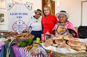 La embajadora María Eugenia Chiozza lideró el evento ‘Diplomacia Gastronómica: Plan de salvaguarda del pan ayacuchano’. Foto: CANCILLERÍA/Difusión.