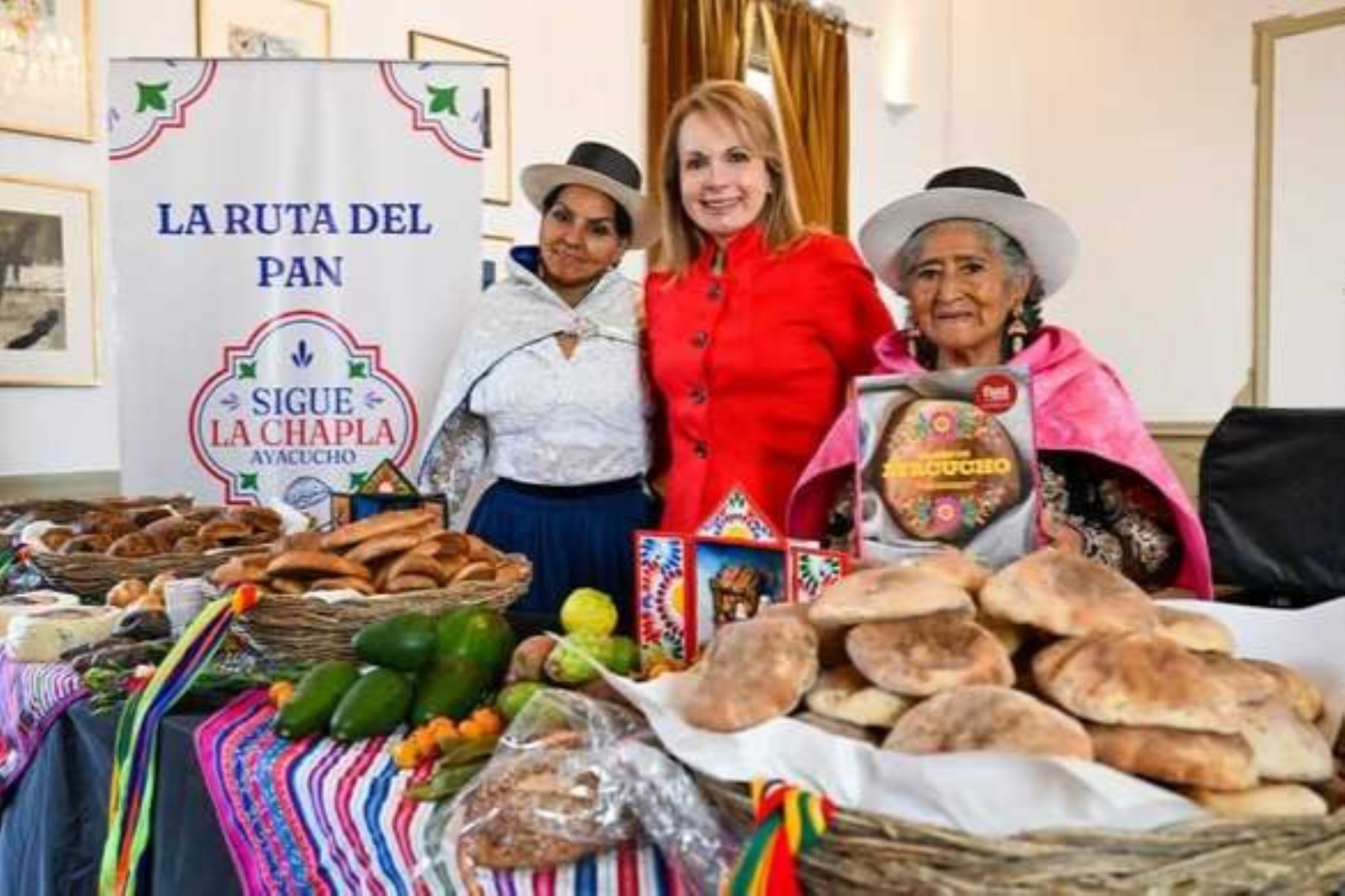 La embajadora María Eugenia Chiozza lideró el evento ‘Diplomacia Gastronómica: Plan de salvaguarda del pan ayacuchano’. Foto: CANCILLERÍA/Difusión.