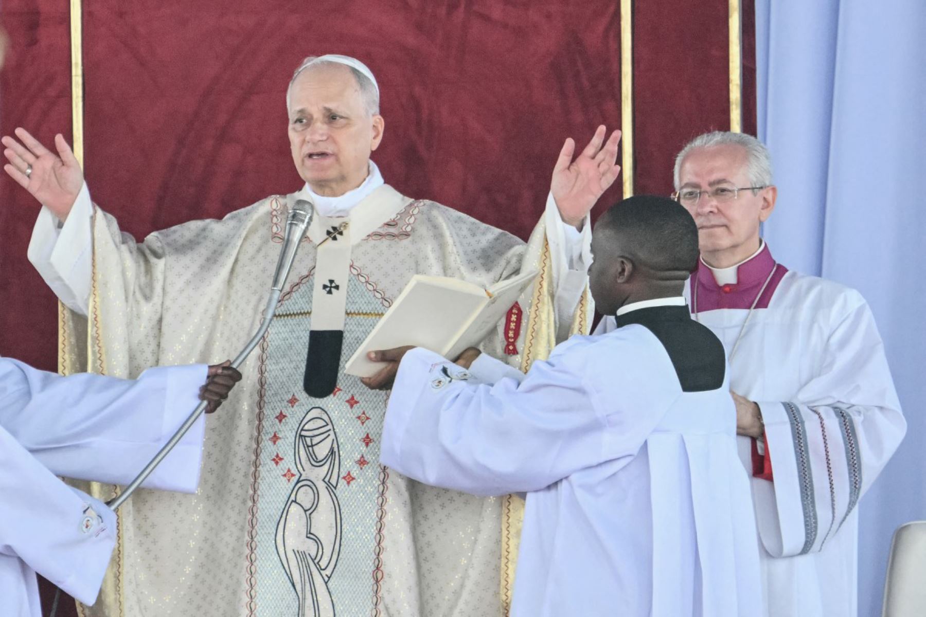 El papa León XIV preside una Santa Misa en el aeropuerto de Yaoundé Ville, en Yaoundé, en el sexto día de su viaje apostólico de 11 días a África. Foto: ANDINA/AFP