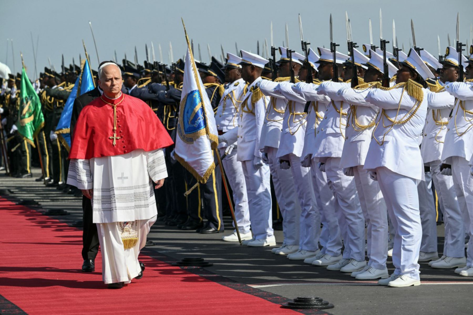 El Papa León XIV llega al Aeropuerto Internacional "4 de Fevereiro" de Luanda, en el sexto día de su viaje apostólico de 11 días a África. 
Foto: ANDINA/AFP