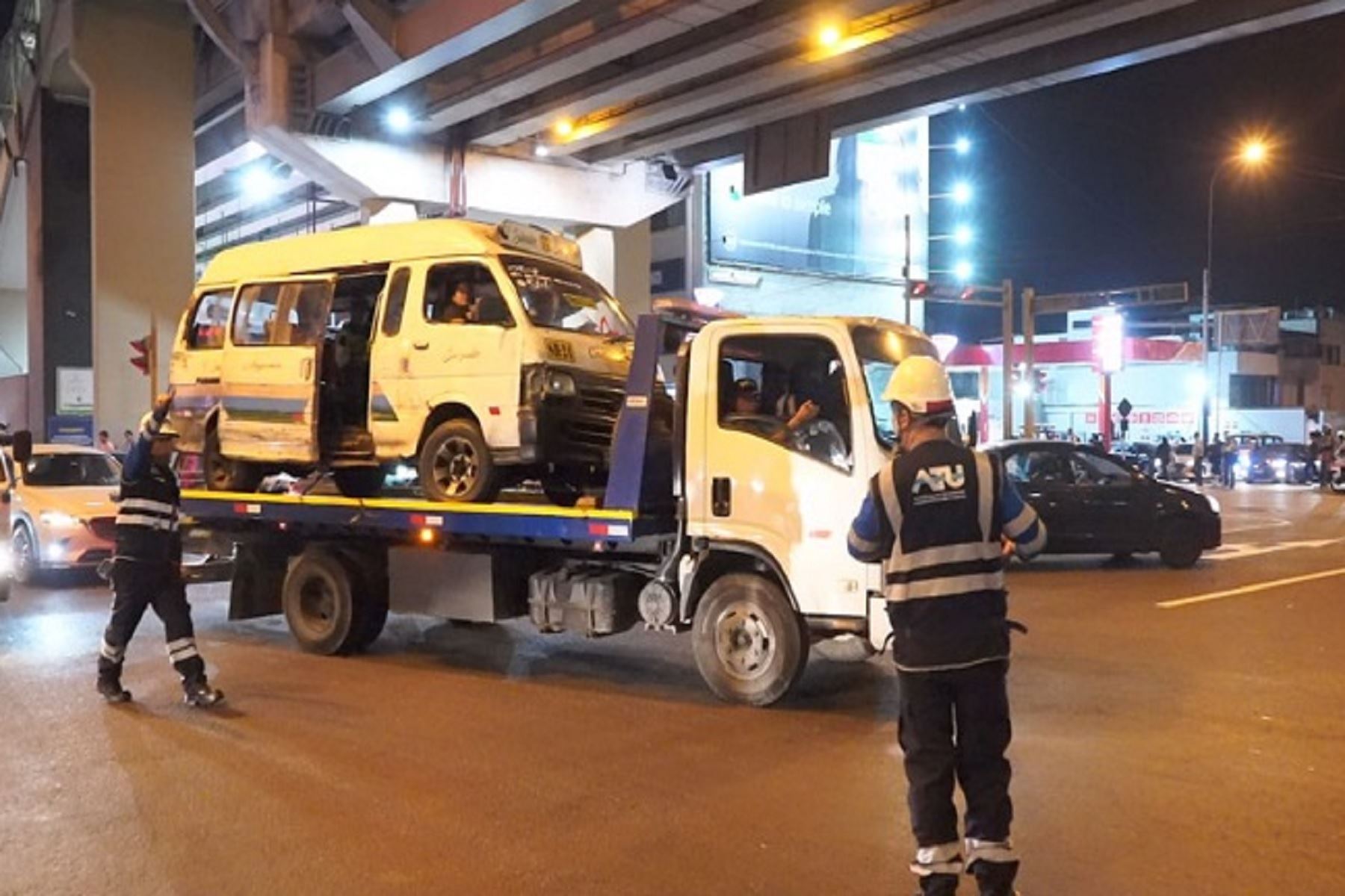ATU envía al depósito 12 vehículos de transporte informal durante operativo en Surco