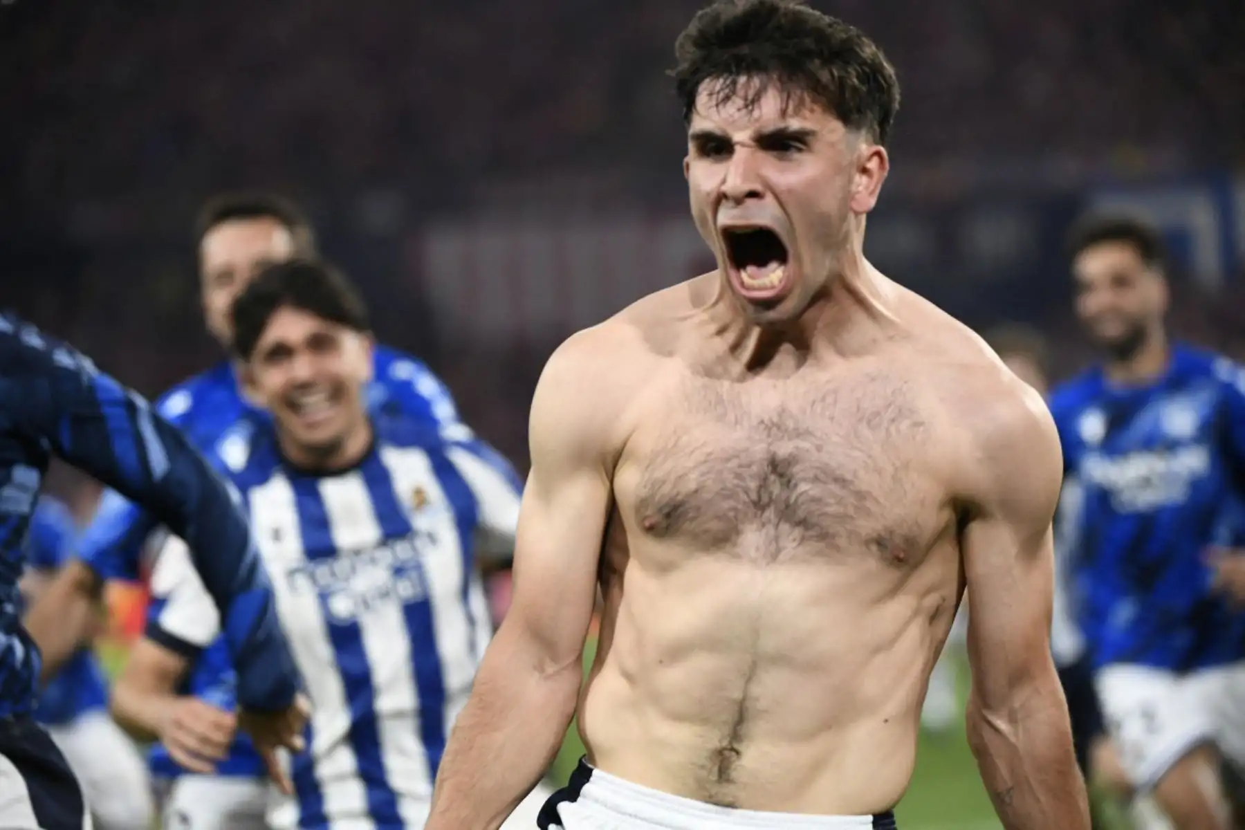 El centrocampista español #15 de la Real Sociedad, Pablo Marin, celebra marcar el gol de la victoria durante la tanda de penaltis durante el partido final de fútbol de la Copa del Rey (Copa del Rey) entre el Club Atlético de Madrid y la Real Sociedad en el estadio La Cartuja de Sevilla el 18 de abril de 2026. (Foto de CRISTINA QUICLER / AFP)